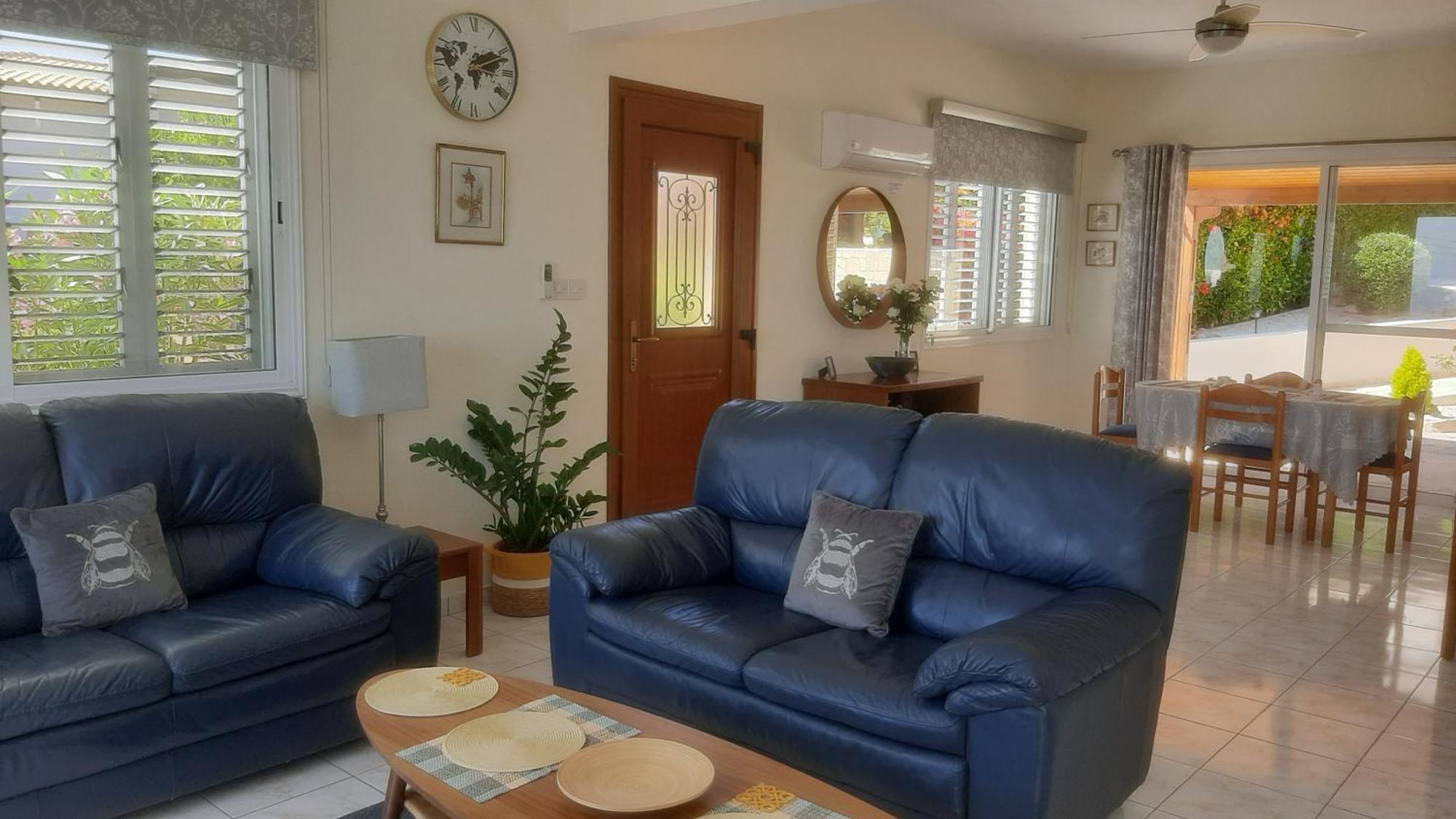 Pousada Holiday: Seafront Retreat With Pool In Paphos