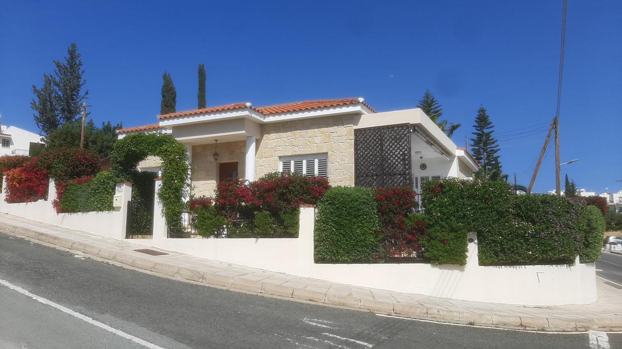Holiday: Seafront Retreat With Pool In Paphos *