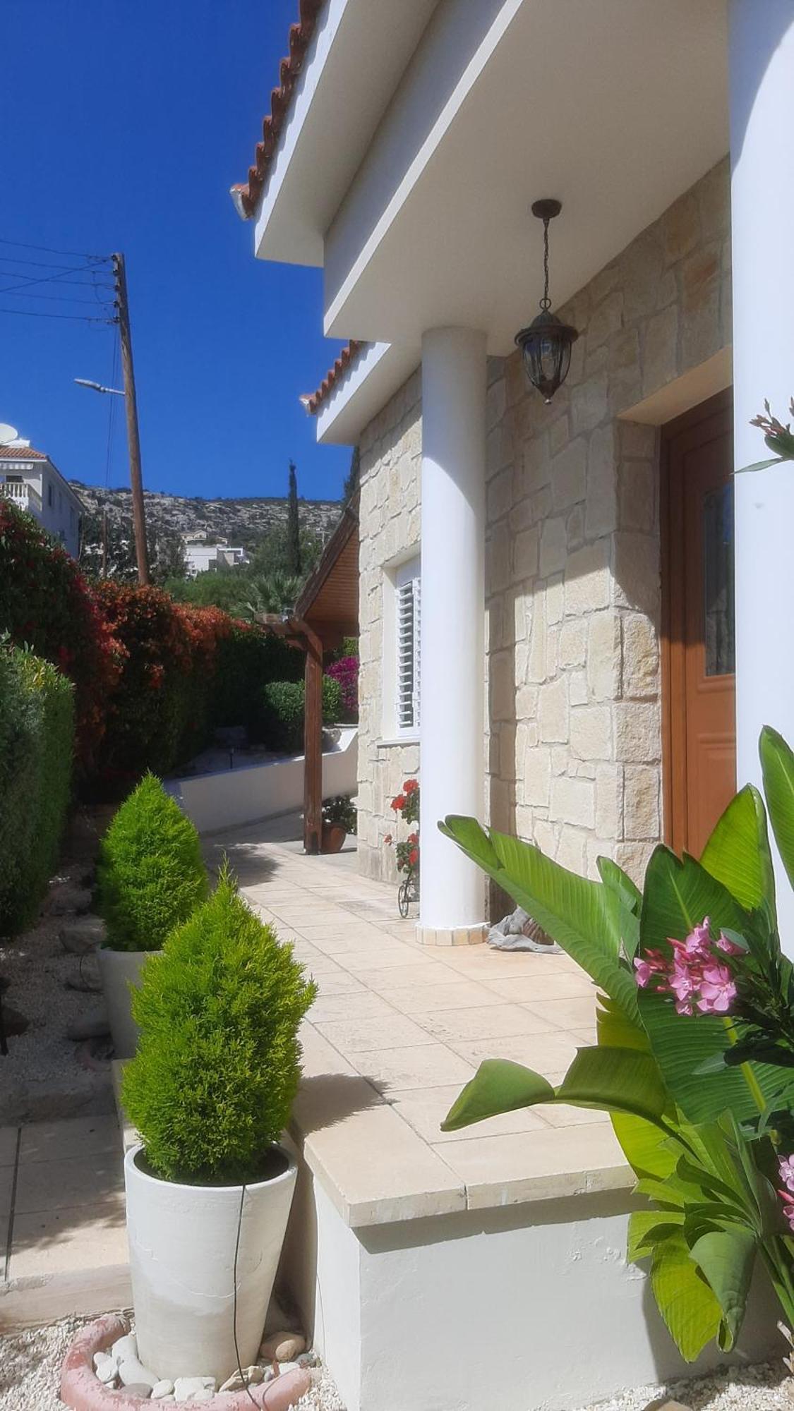 Holiday: Seafront Retreat With Pool In Paphos Villa *