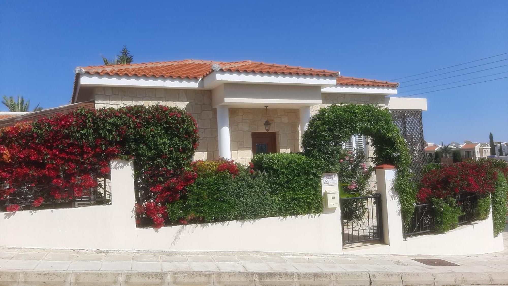 Holiday: Seafront Retreat With Pool In Paphos Peyia