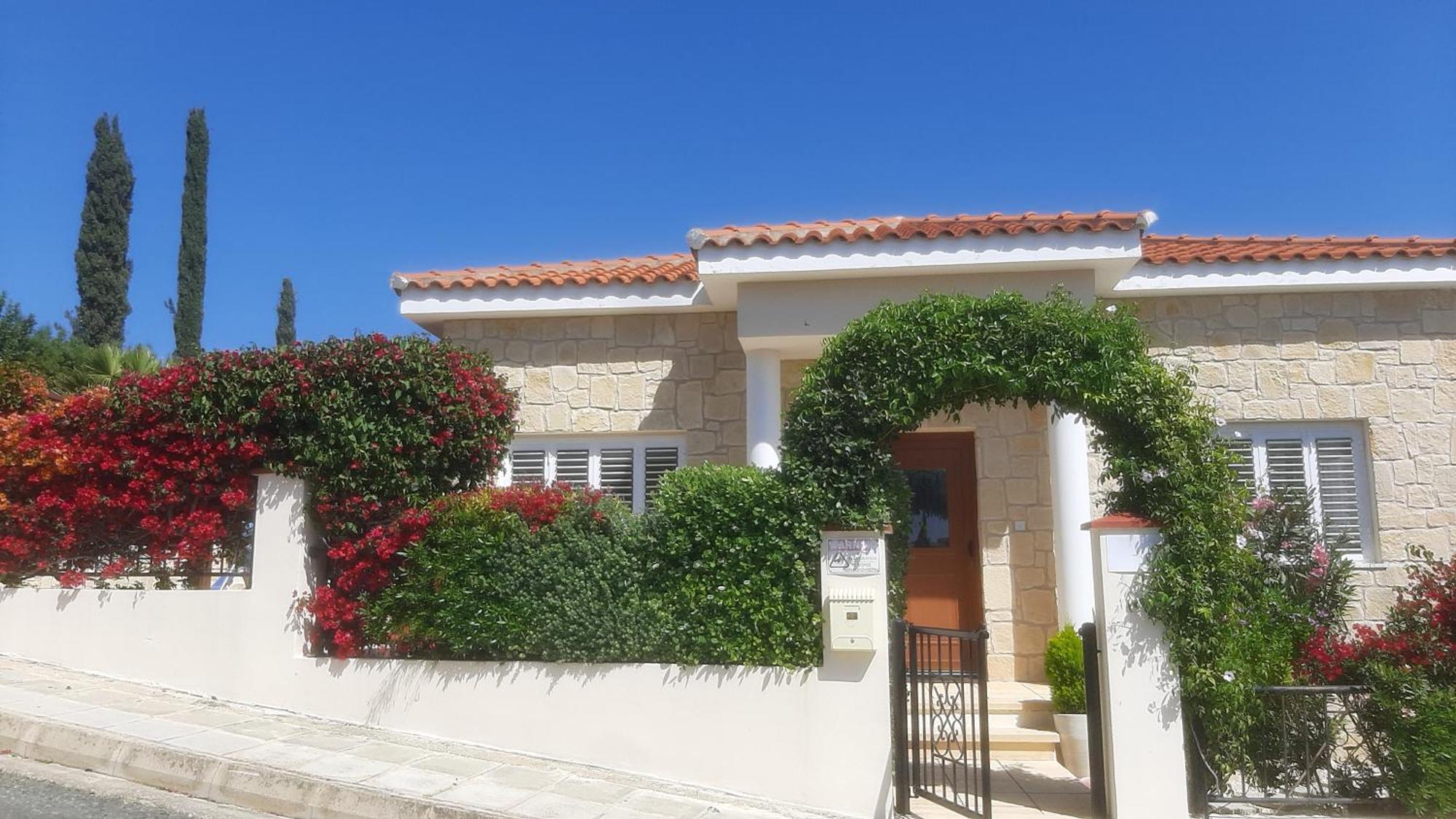 Holiday: Seafront Retreat With Pool In Paphos Pousada *