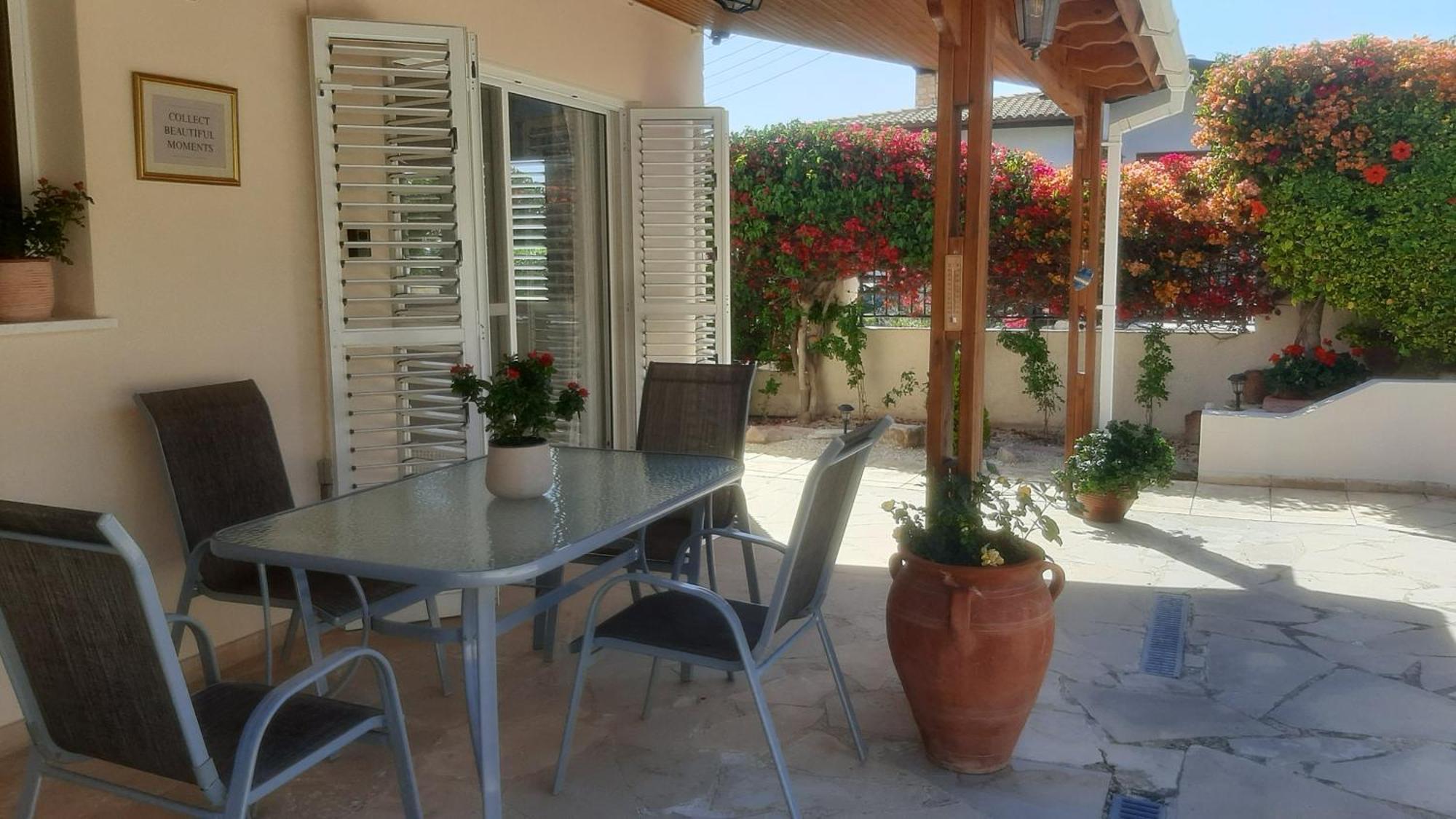 Holiday: Seafront Retreat With Pool In Paphos * Peyia