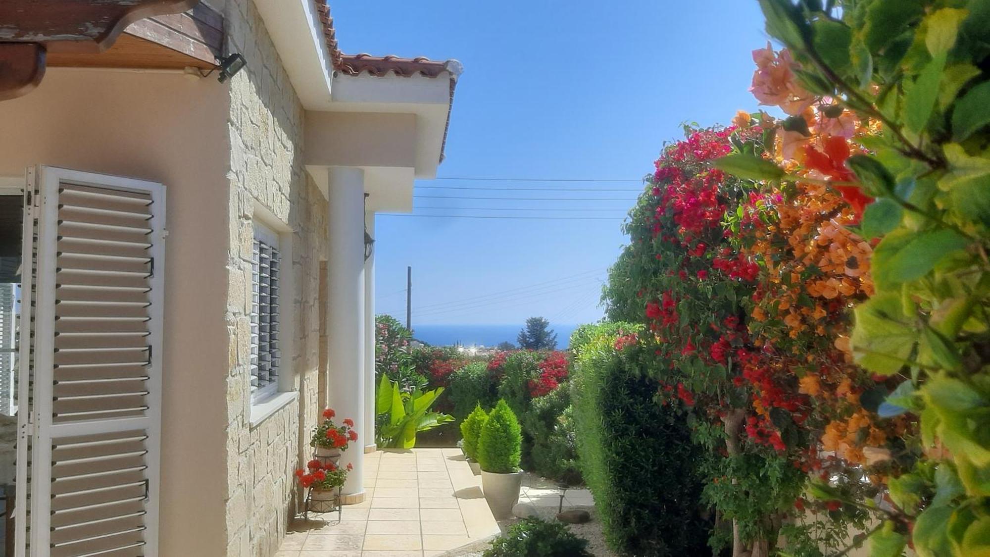 Holiday: Seafront Retreat With Pool In Paphos Peyia