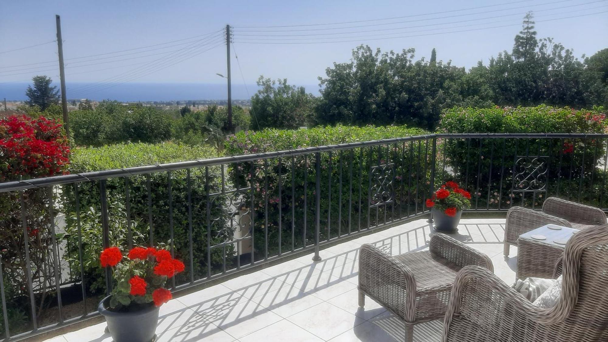 Villa Holiday: Seafront Retreat With Pool In Paphos Peyia