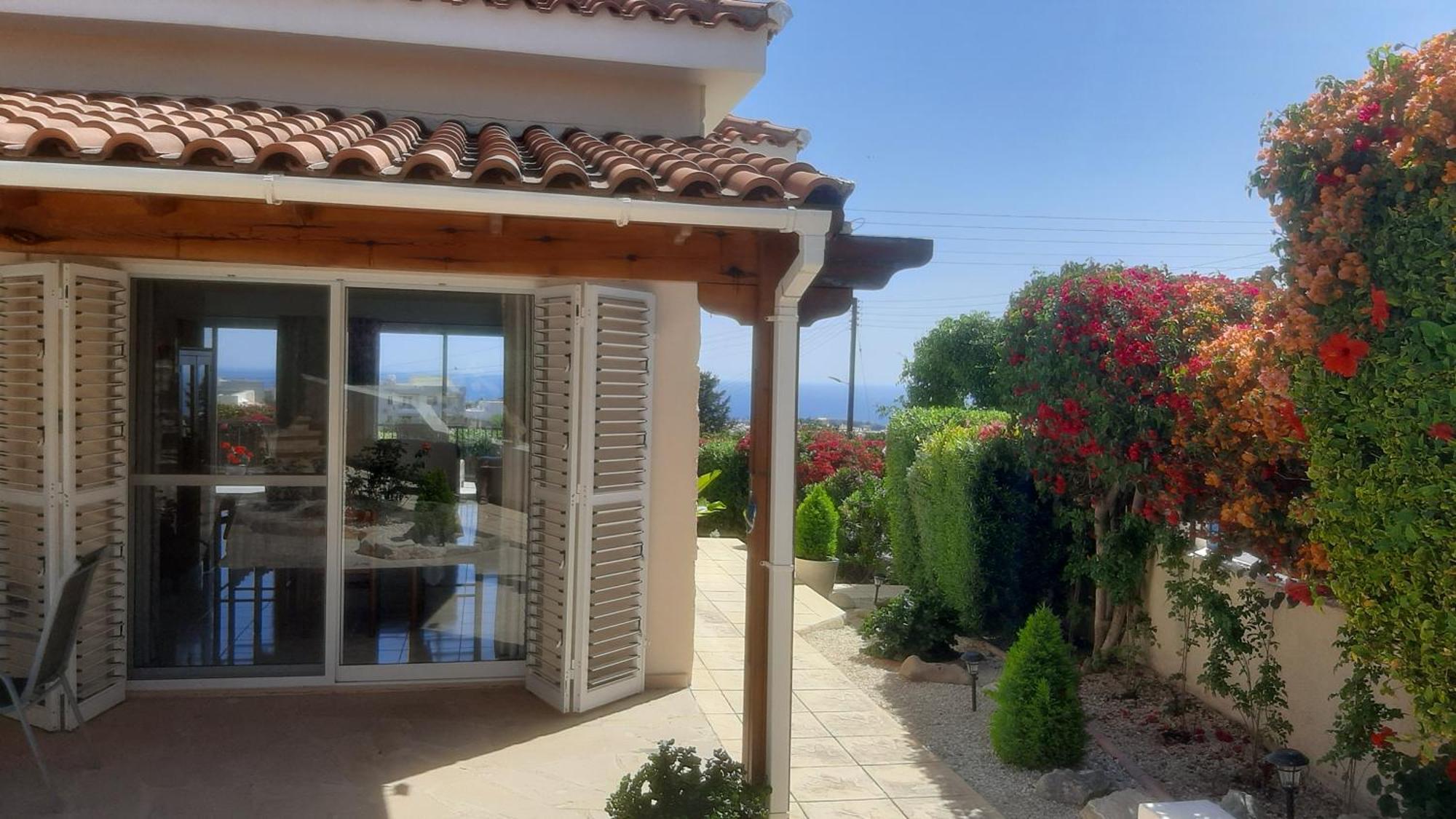 Holiday: Seafront Retreat With Pool In Paphos Villa *
