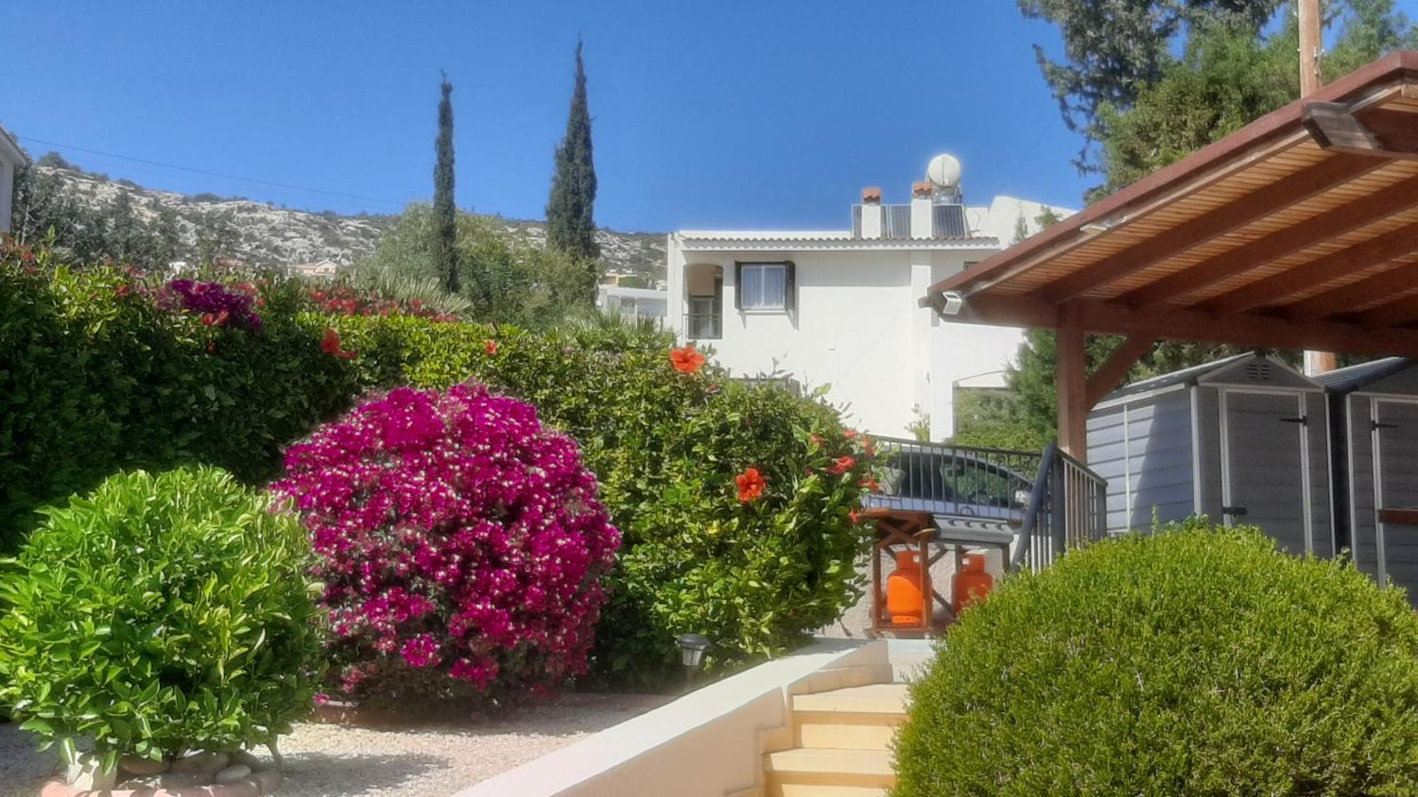 Pousada Holiday: Seafront Retreat With Pool In Paphos