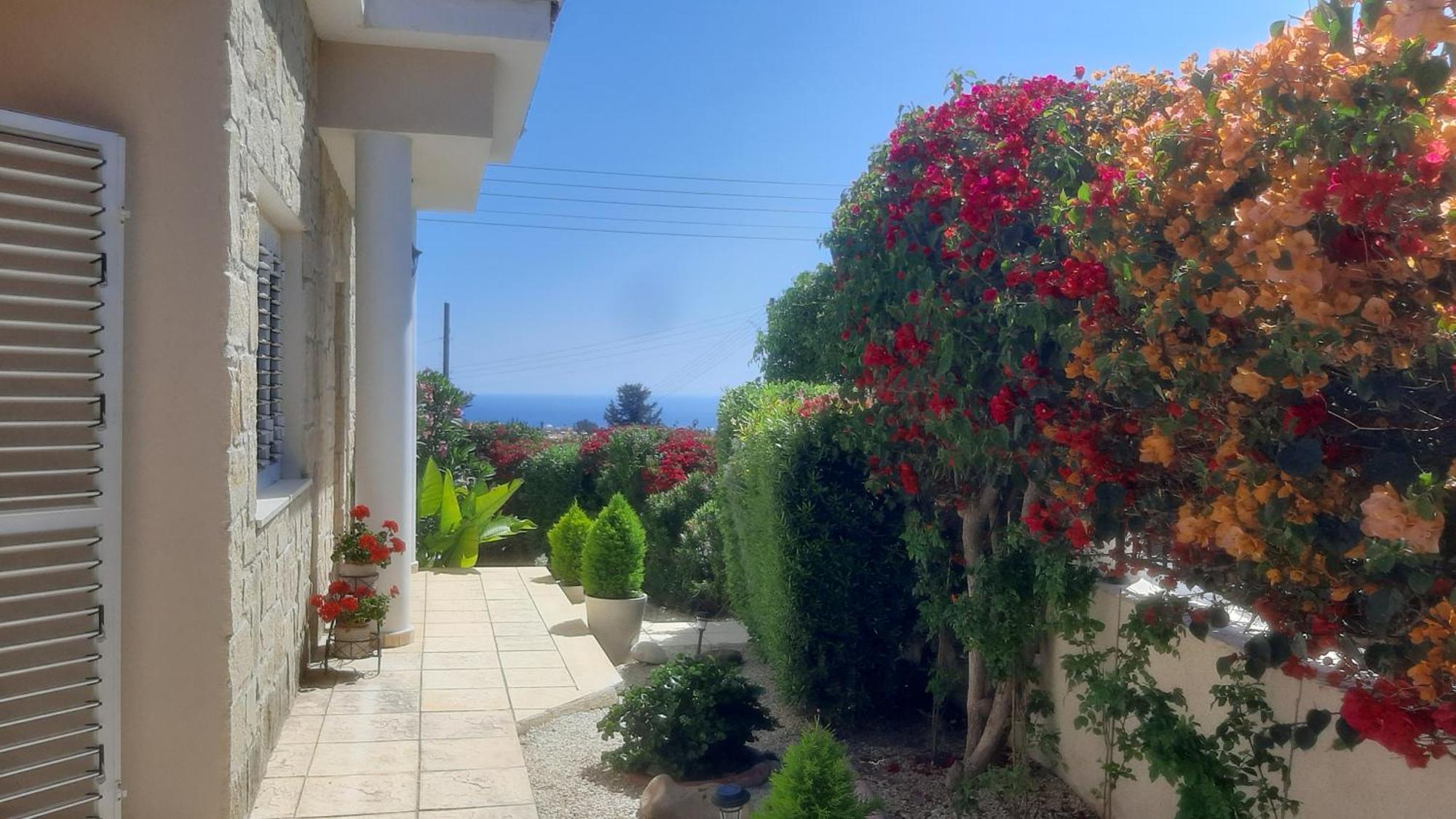 Holiday: Seafront Retreat With Pool In Paphos Villa Peyia