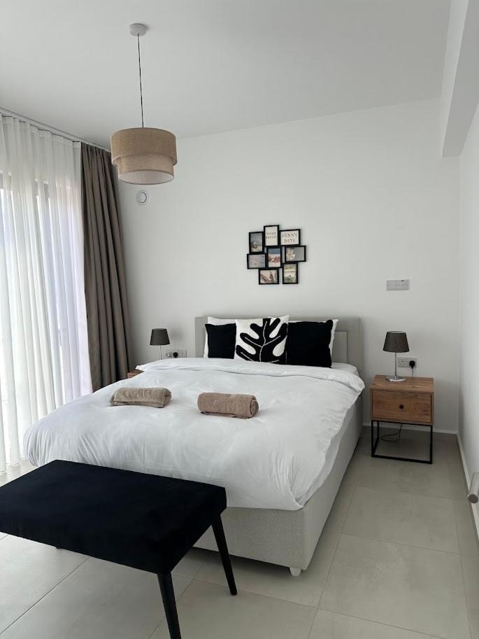 Med Privat Saltvannsbasseng Pa Dejablue Kalogrea