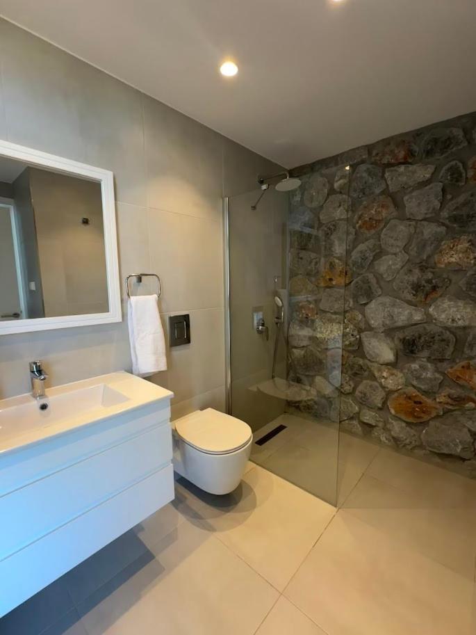 Med Privat Saltvannsbasseng Pa Dejablue Villa