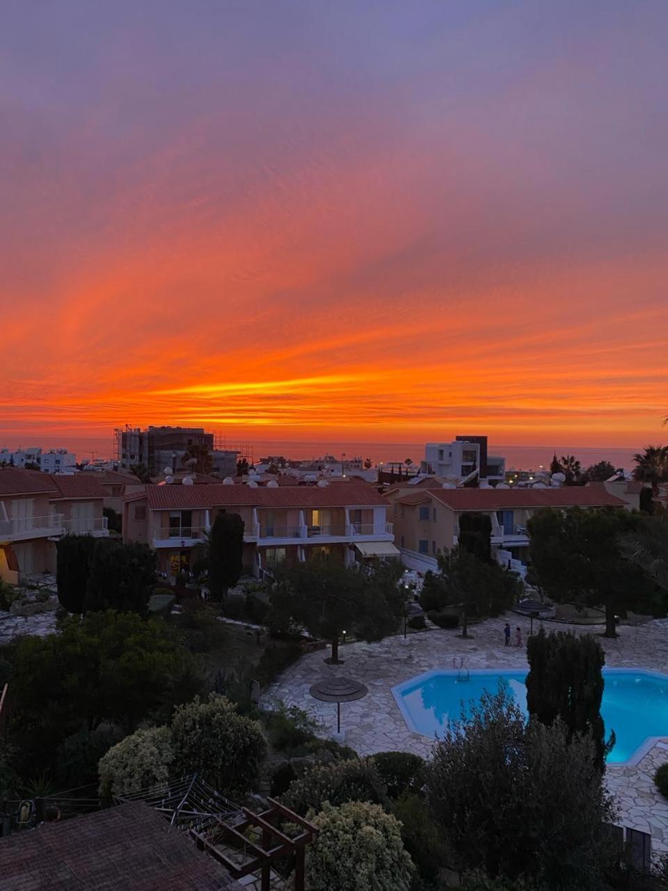 Newly Renovated- Regina Gardens 1, Venus 500 M, Sea&sunsets View, License Ooo7141 *