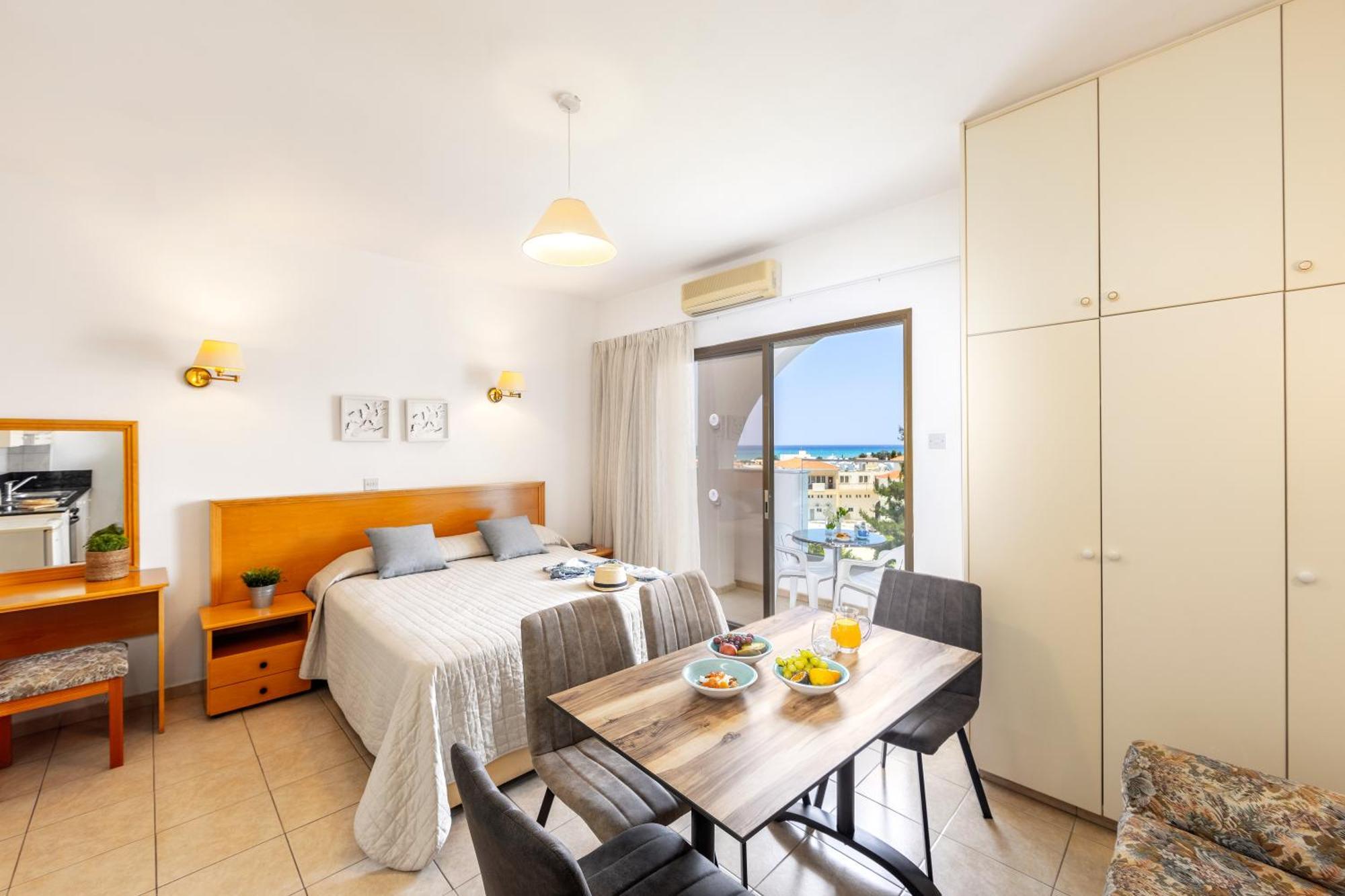Aparthotel Stephanos 3*
