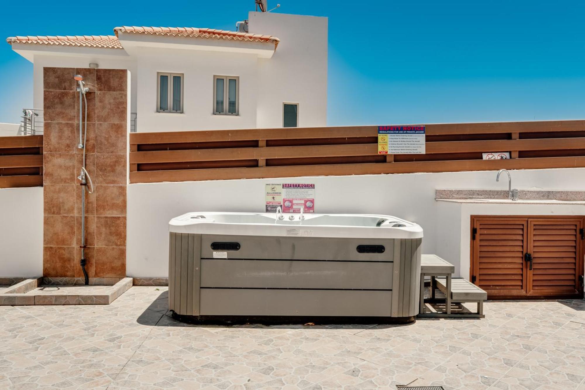 Villa Seafront *