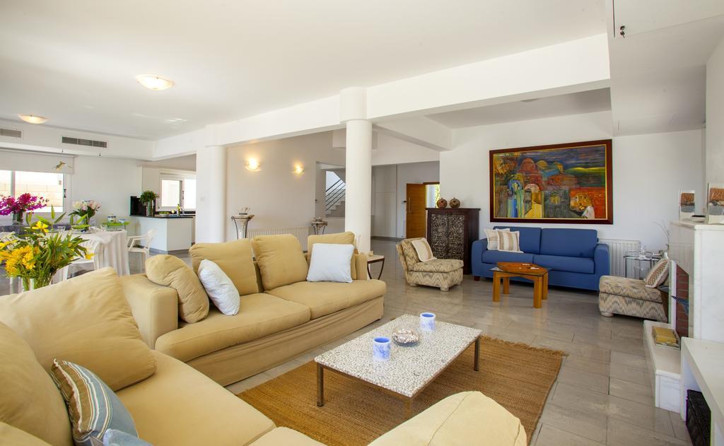 Meneou Beachfront Sunset Holiday home