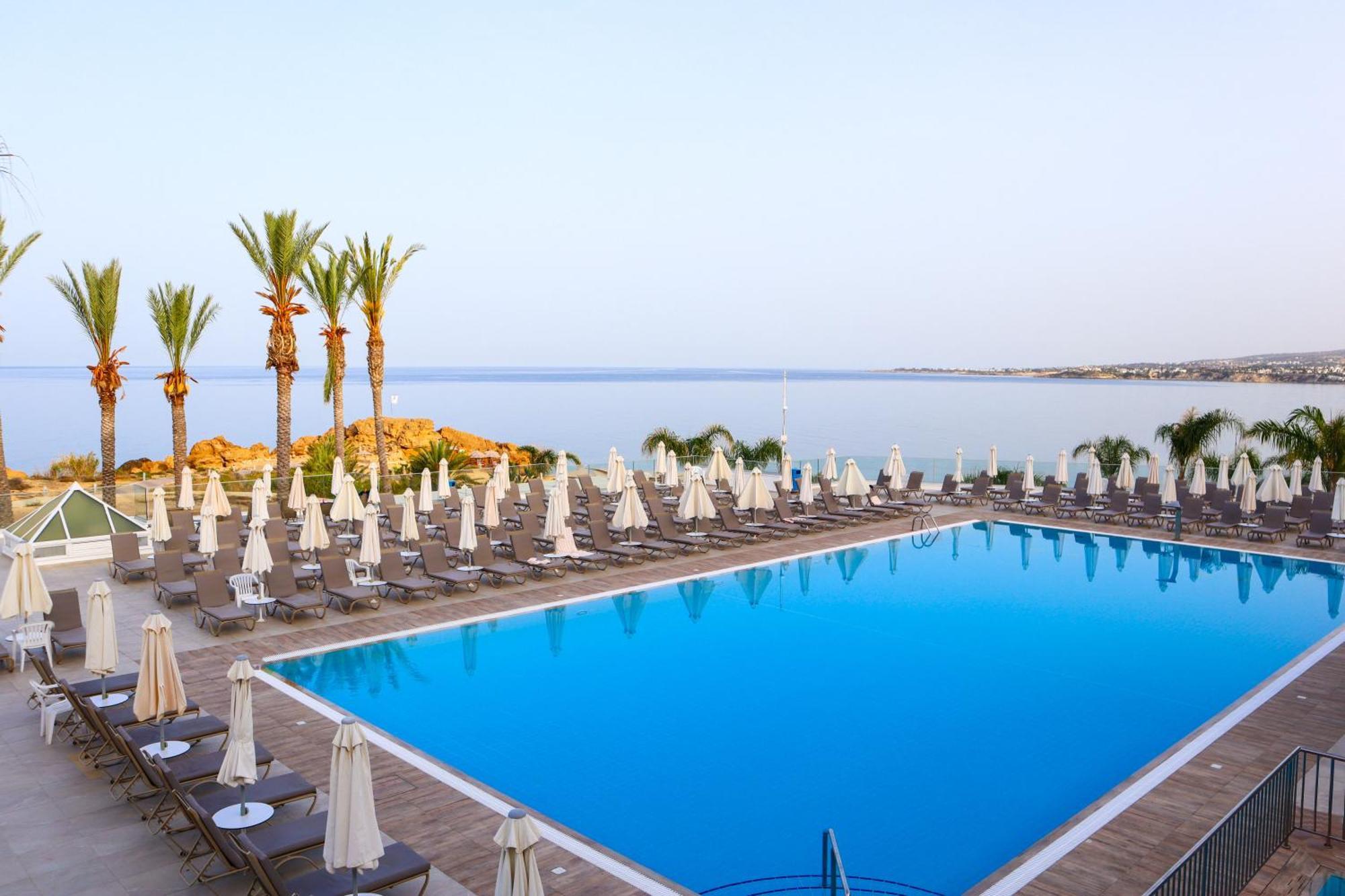 Hotel Queens Bay