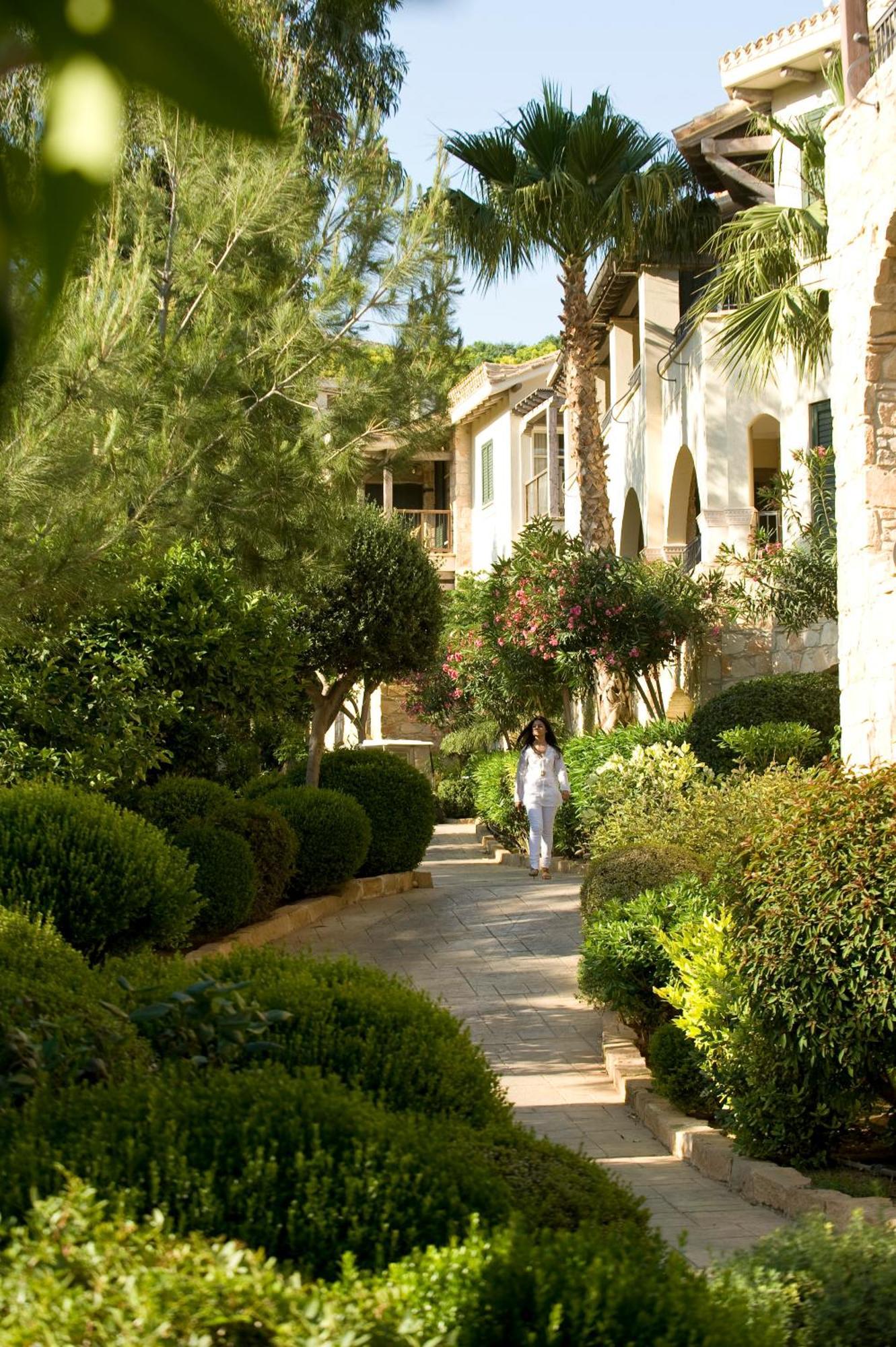 Columbia Hotel Pissouri