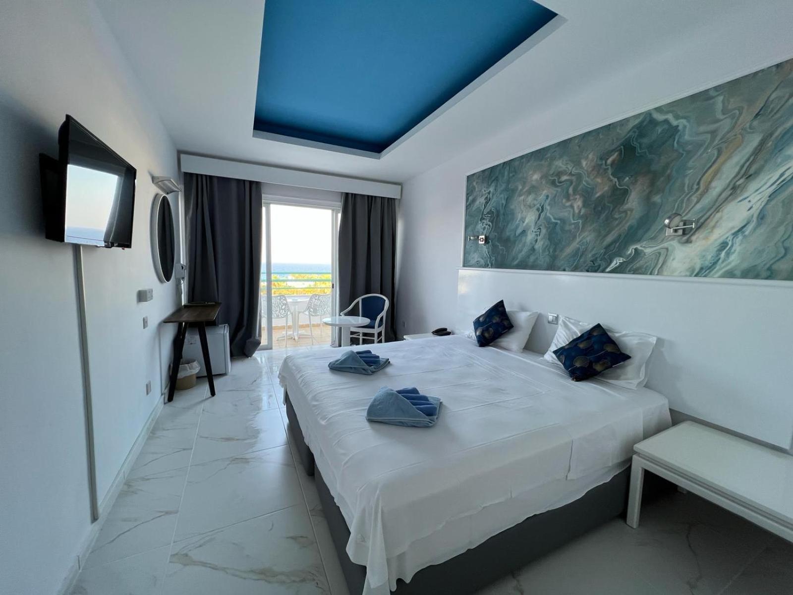 Adelais Bay Hotel