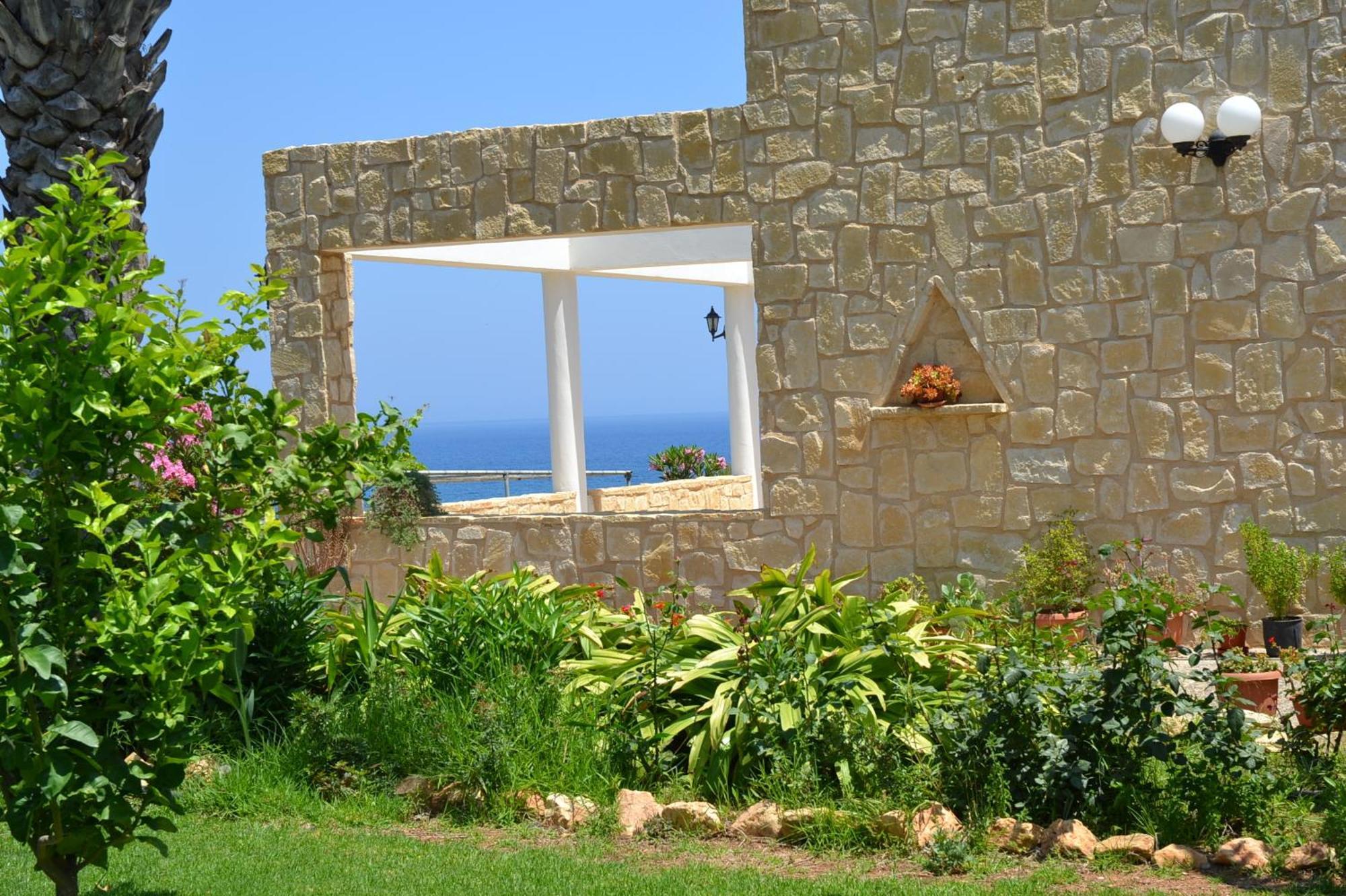 Hotel Aphrodite Beach 2*