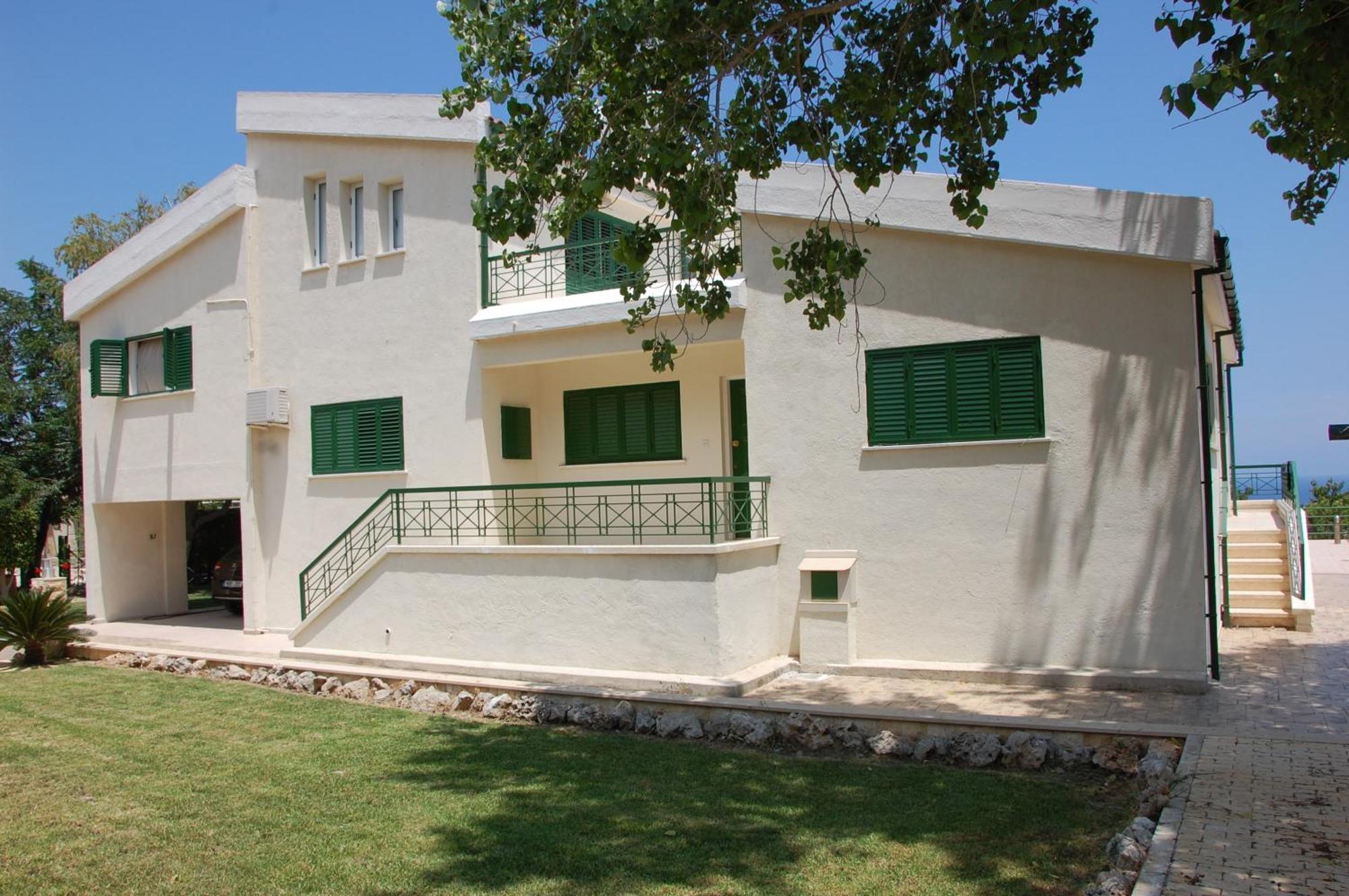 Villa Chrysanthia Polis