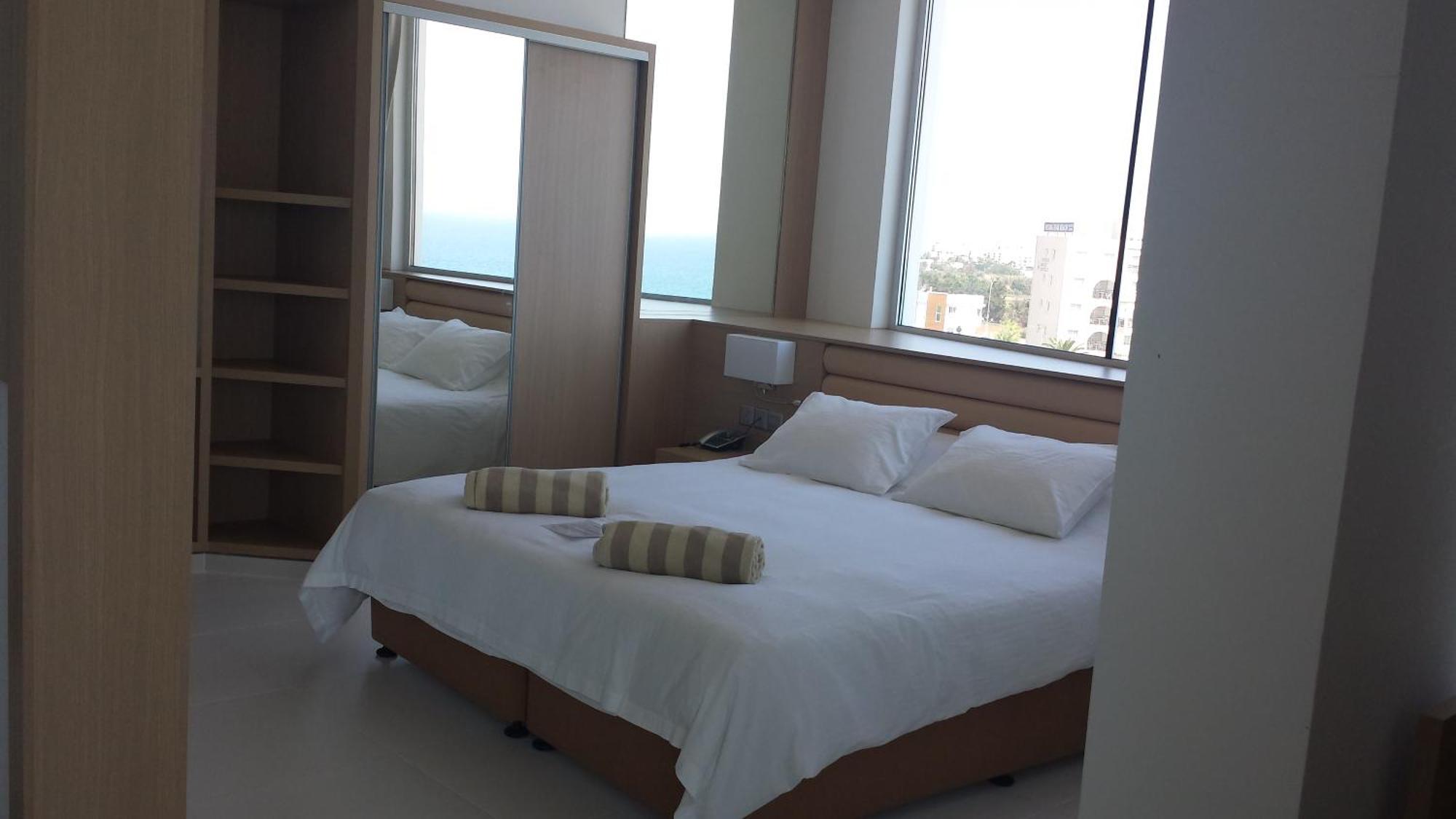 Hotel Vrissaki 4*