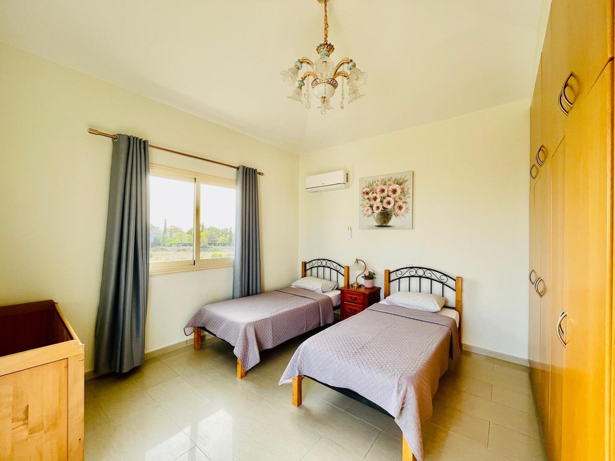 With Pool And Sea View!