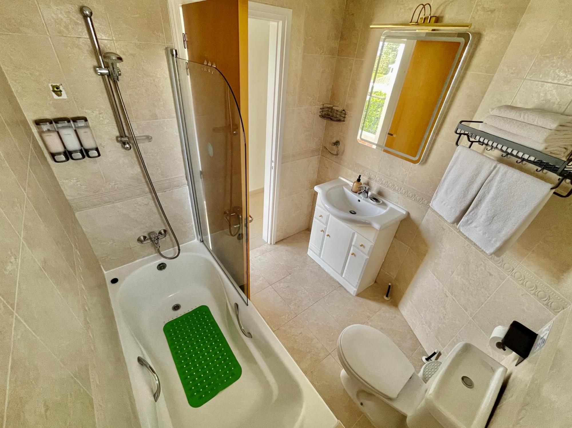 Villa With Pool And Sea View!