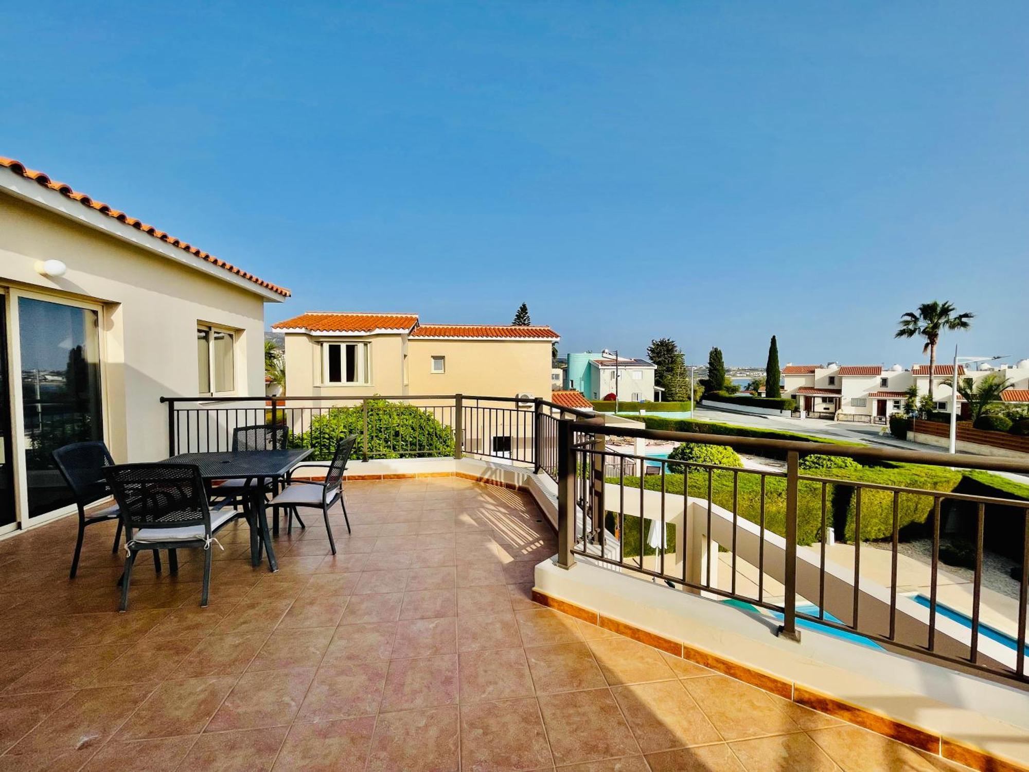 Villa With Pool And Sea View!