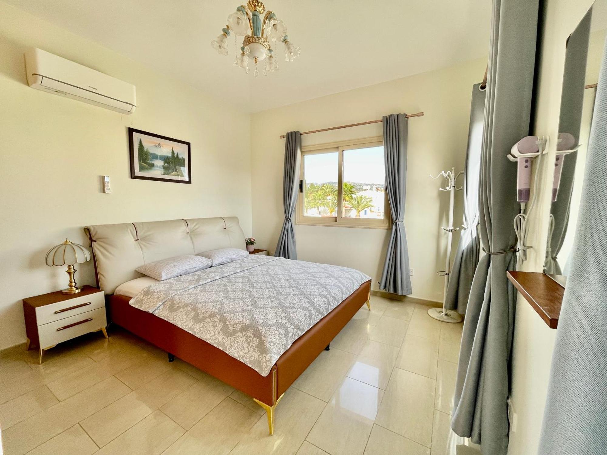 With Pool And Sea View!