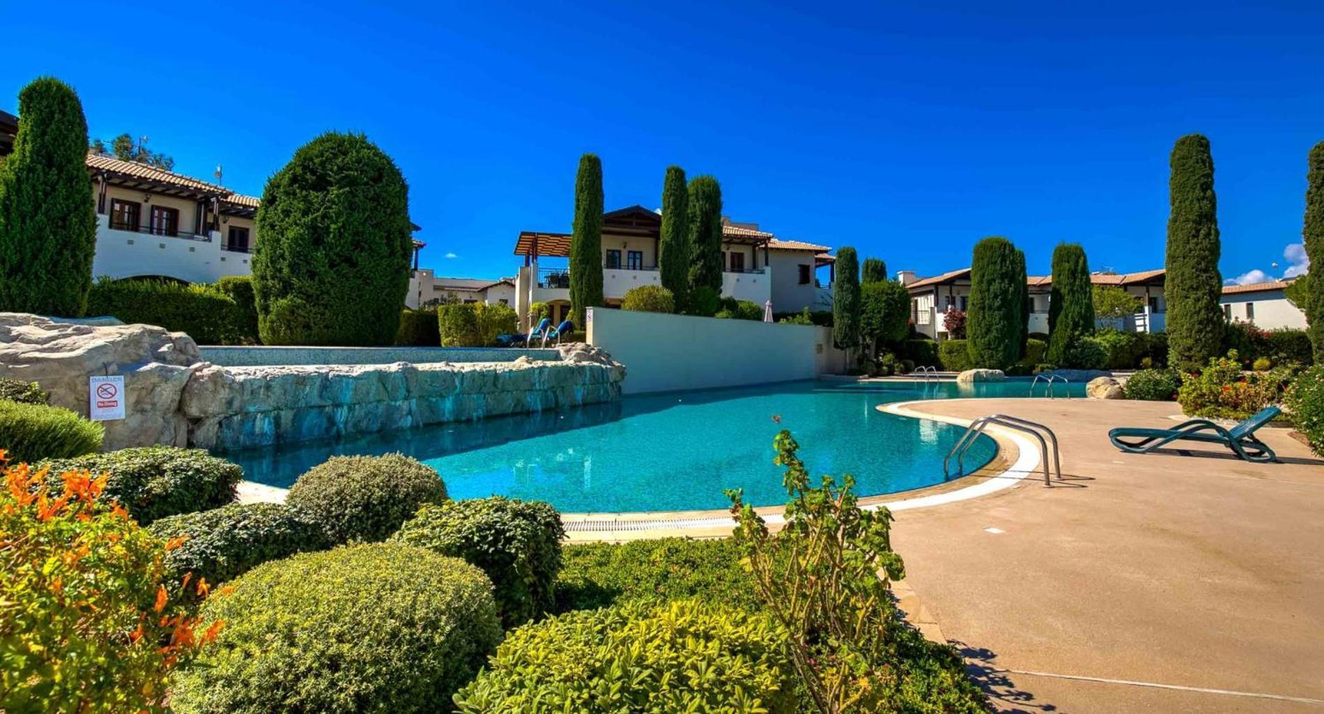 Modern Db12 - Aether, Overlooking Communal Pool In Heart Of Aphrodite Hills Kouklia