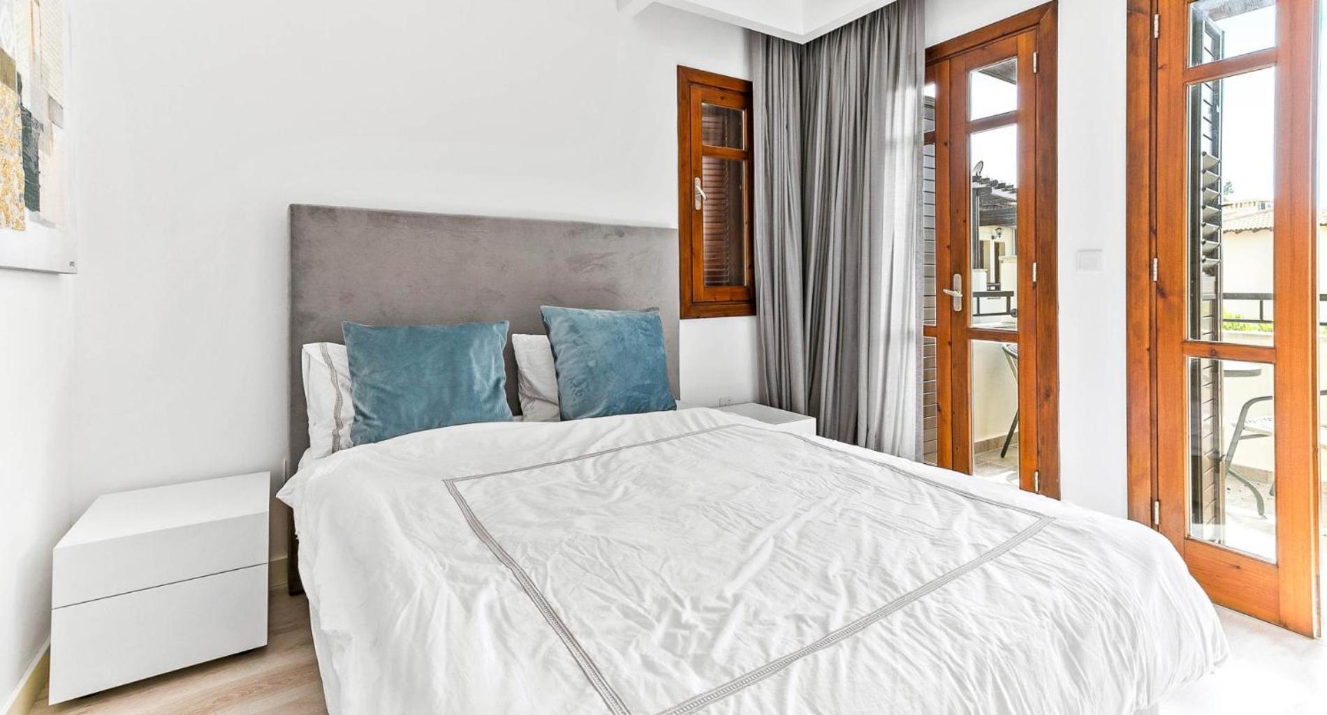 Apartment Modern Db12 - Aether, Overlooking Communal Pool In Heart Of Aphrodite Hills *