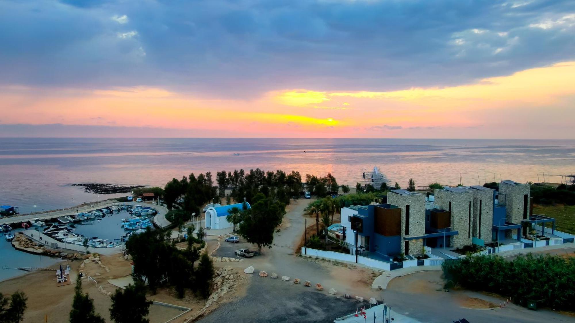 Sunrise Beachfront - 1 Villa Paralimni