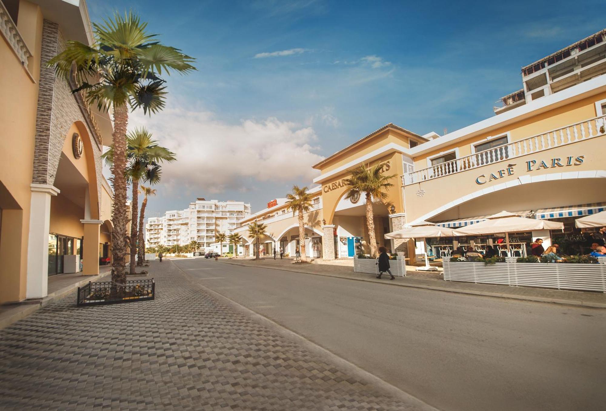 Appartement Designed Two Bedroom Pool Side In A 5 Star Resort, Iskele, North Cyprus Trikomo