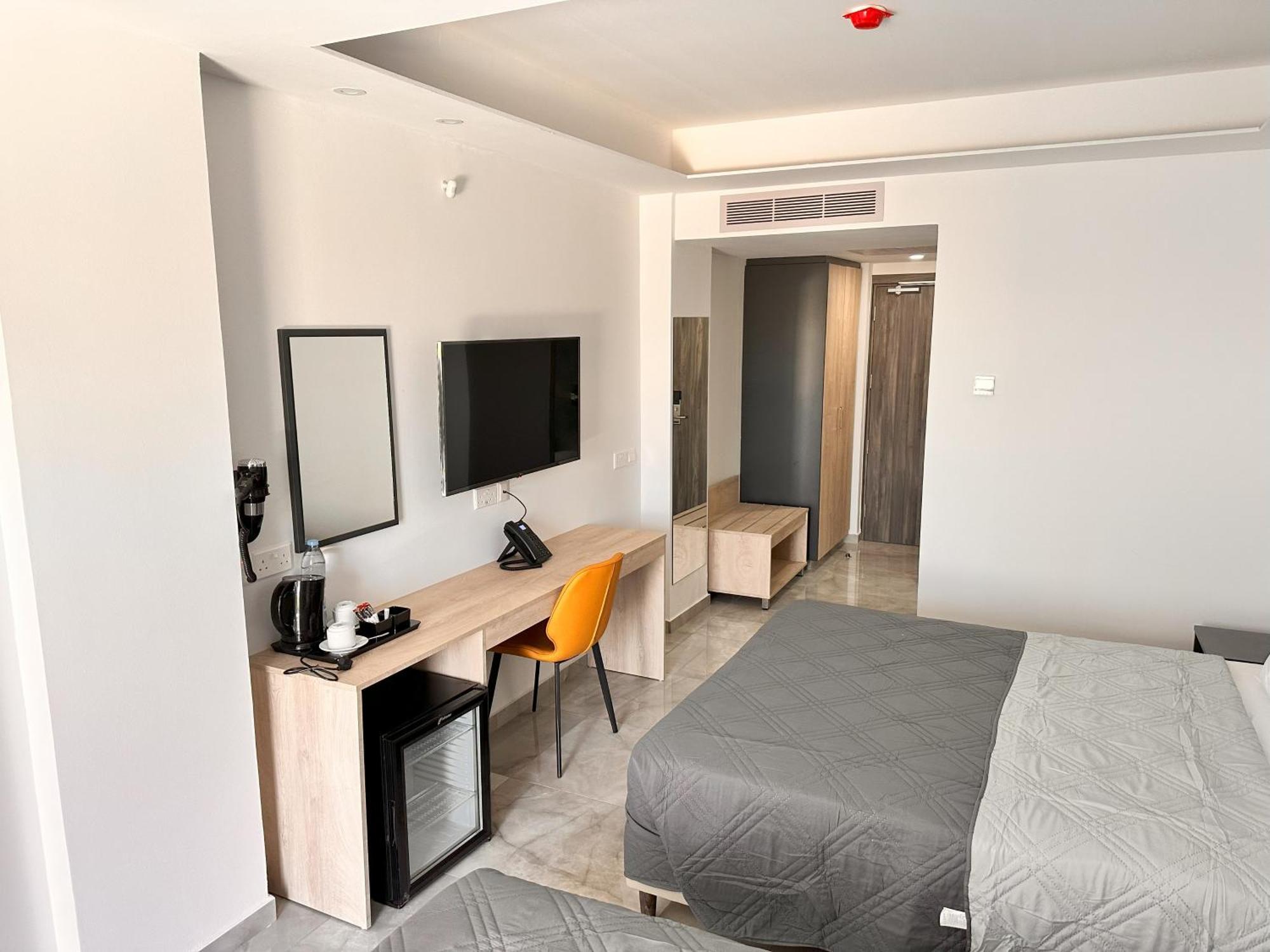 Papouis Hotel 3*