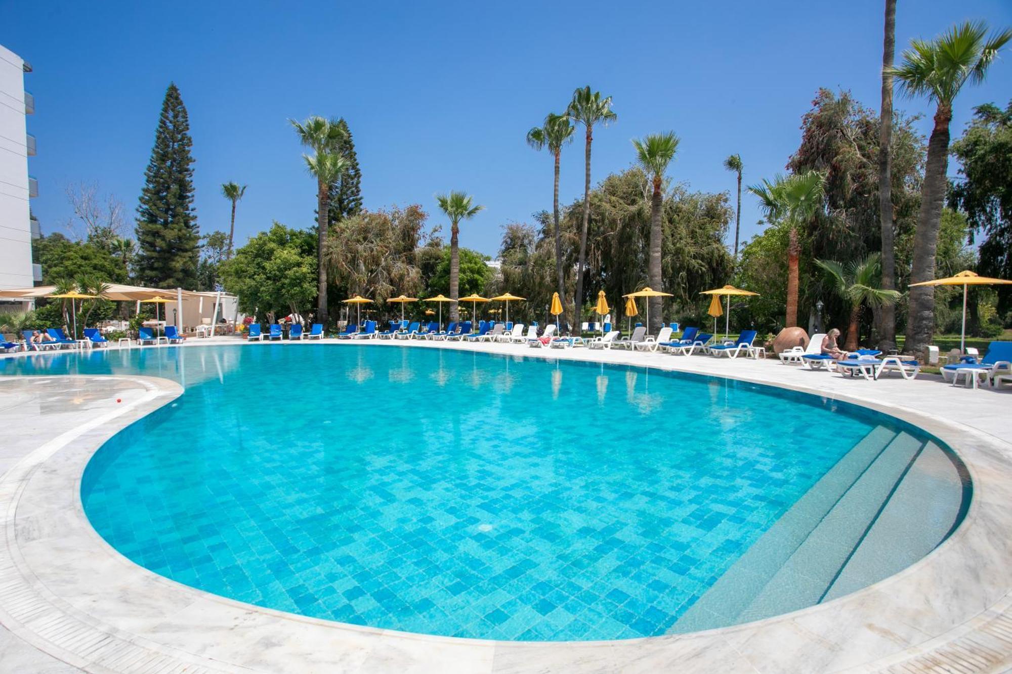 Papouis Hotel 3*