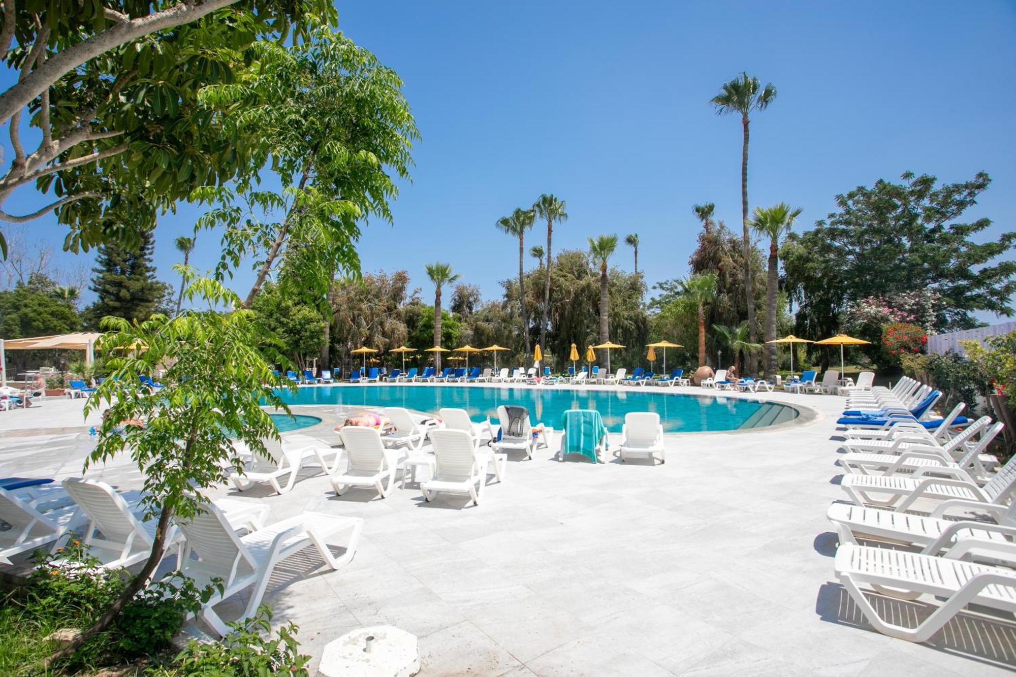 Papouis Hotel 3*