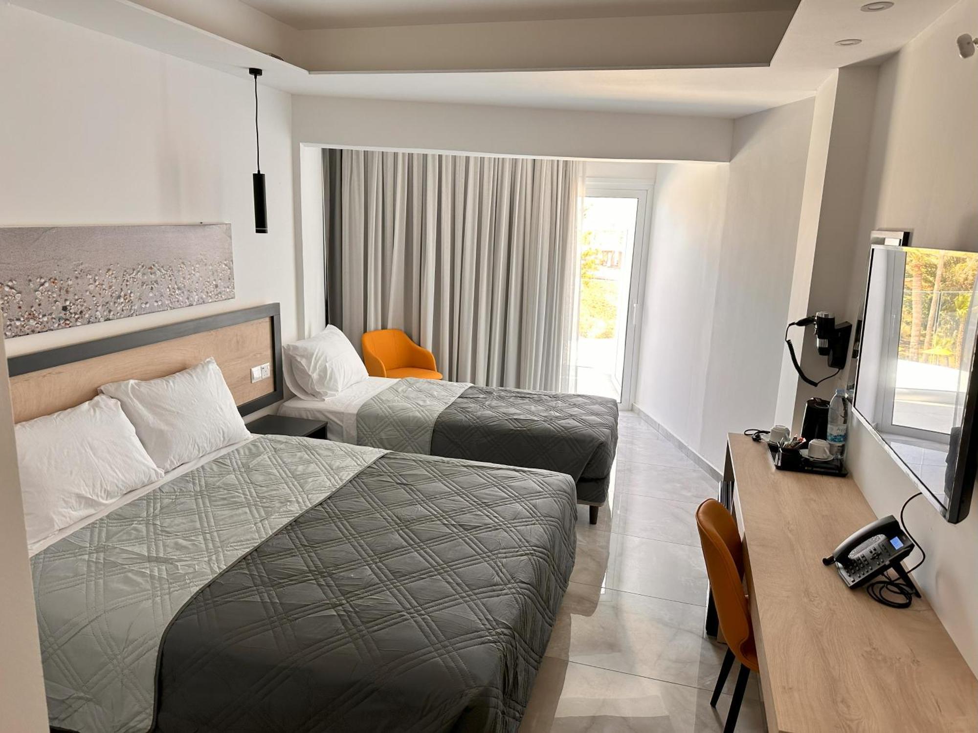 Papouis 3* Protaras
