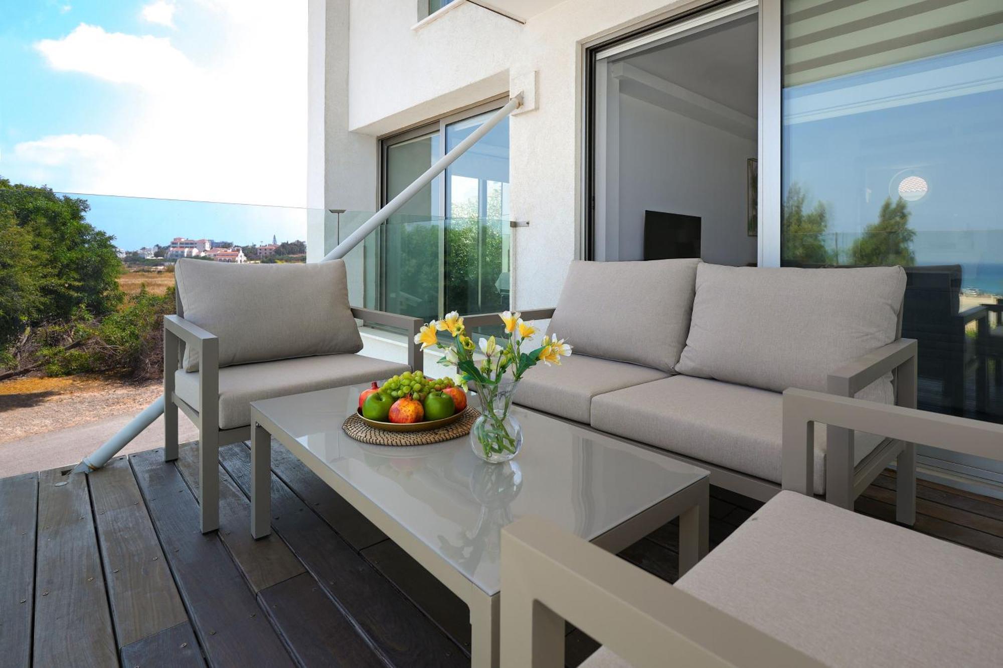 Jenny - Beachfront Holiday home Protaras