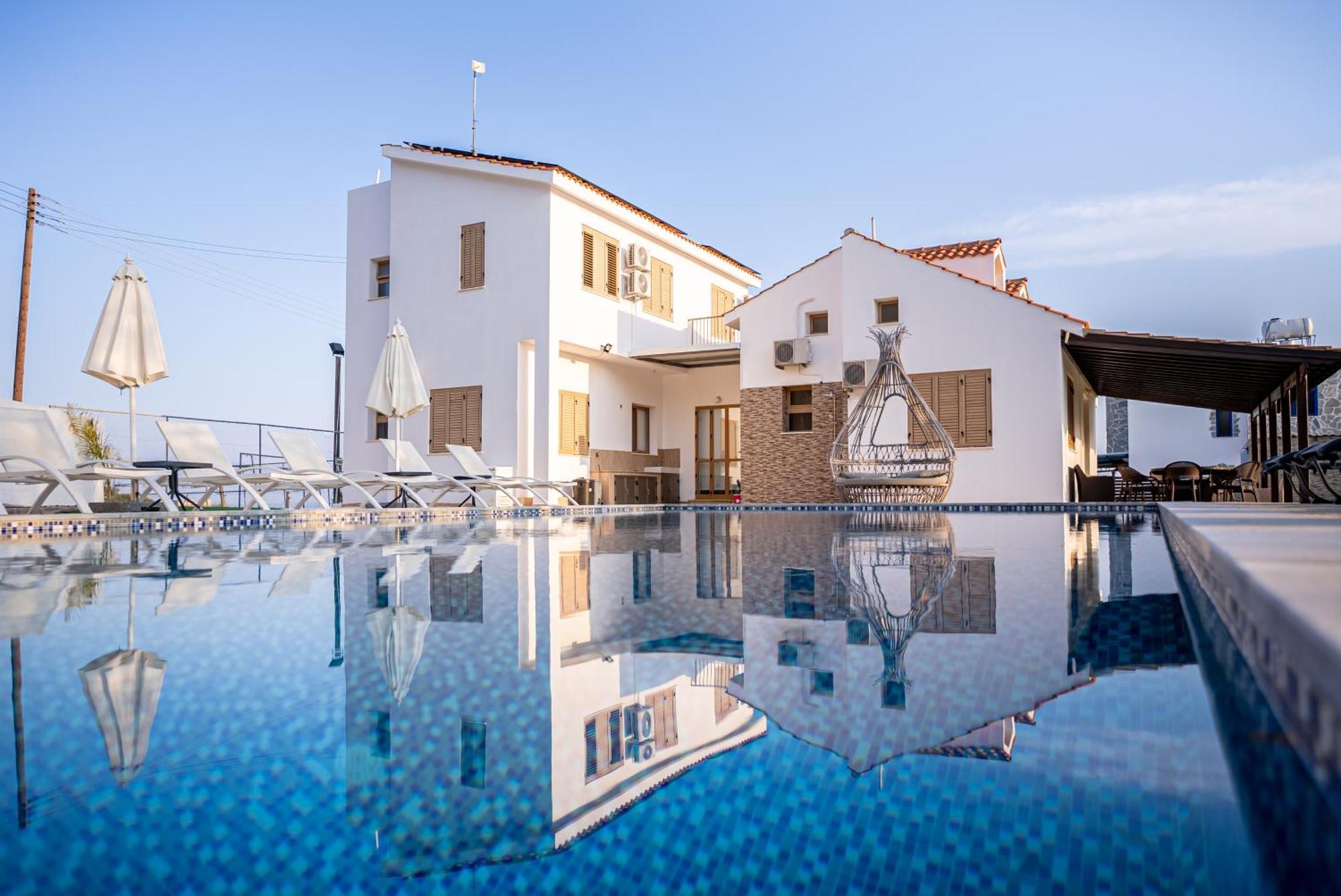 Villa Konnos 1 *