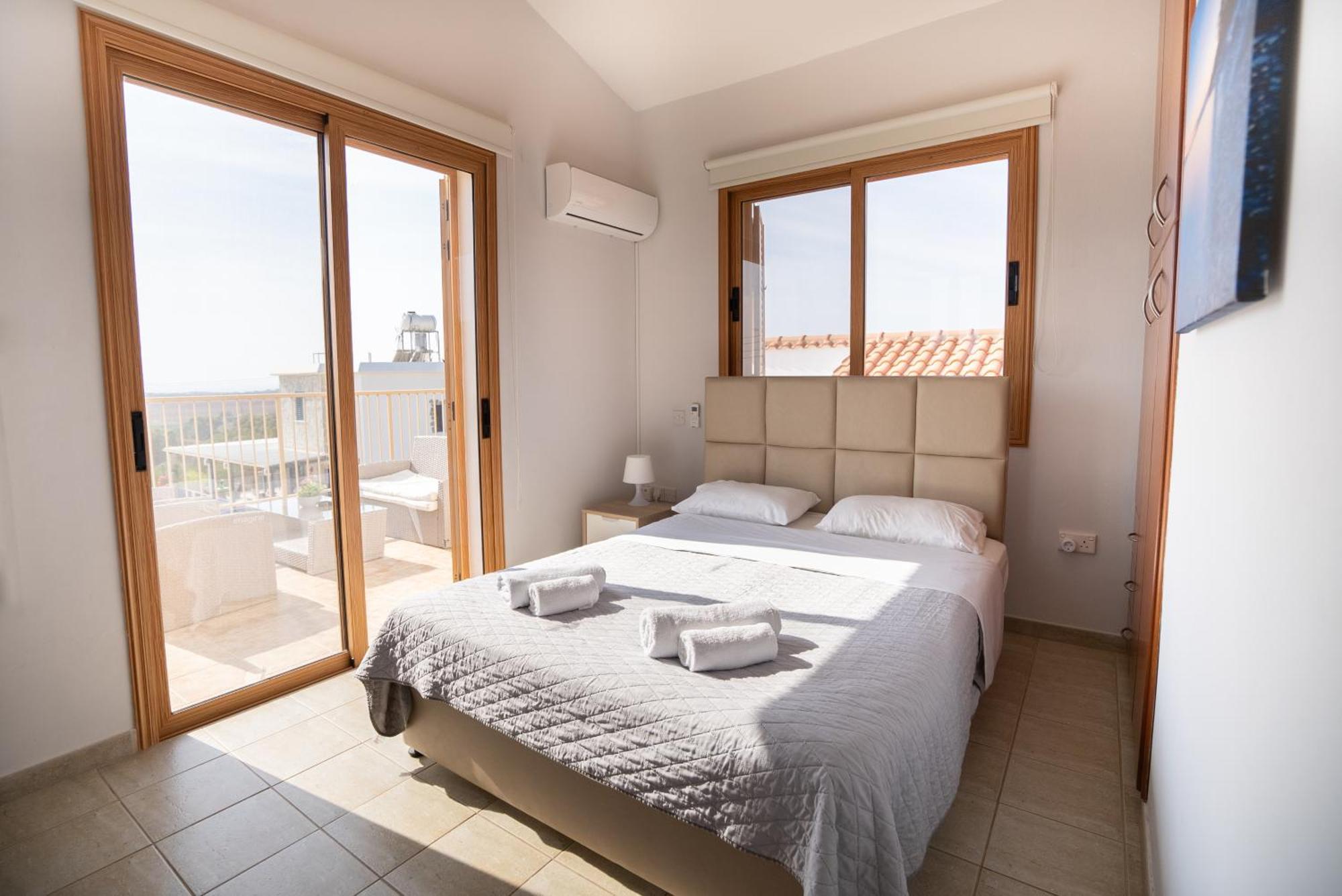 Villa Konnos 1 *