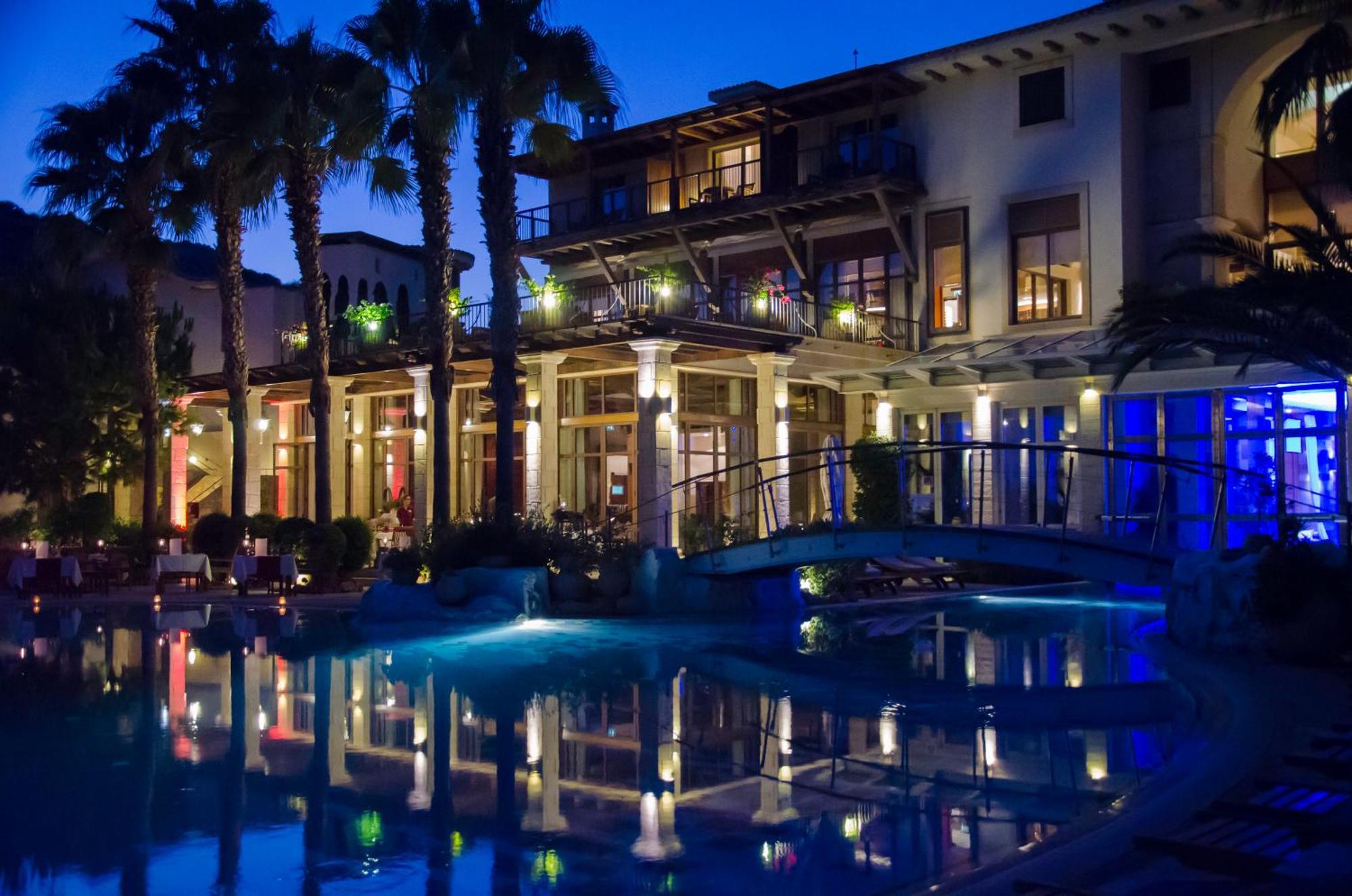 Columbia Hotel Pissouri