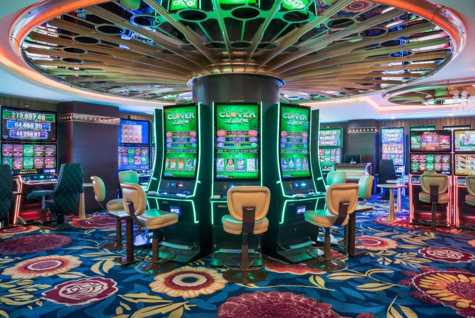 Cratos Premium Casino & 5*