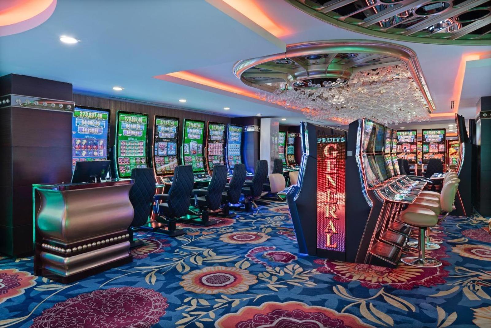 Cratos Premium Casino & Kazaphani