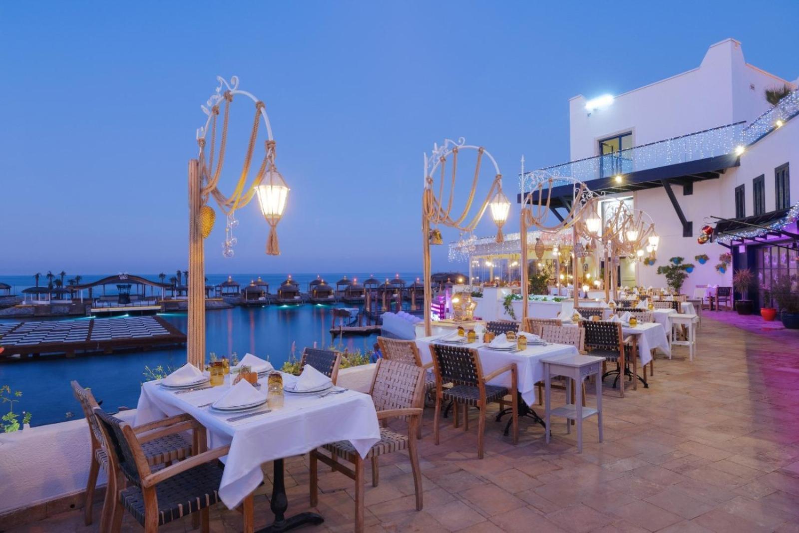 Cratos Premium Casino & Hotel