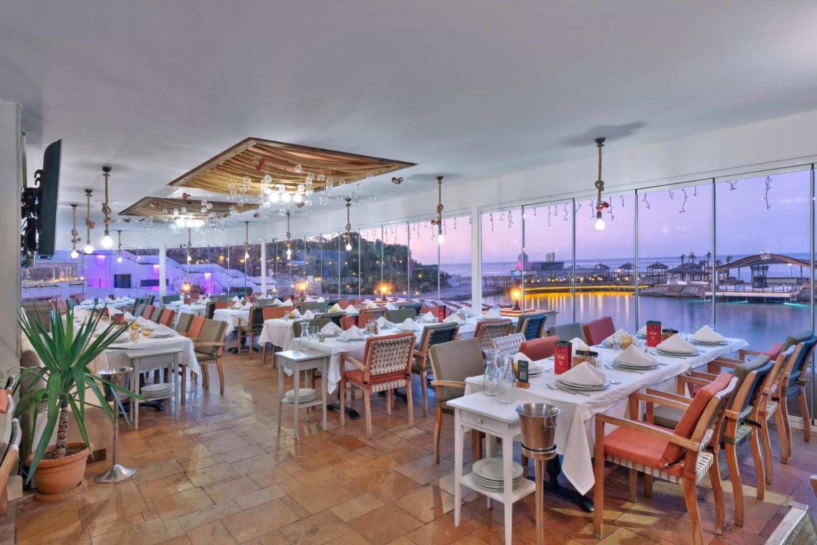 Hotel Cratos Premium Casino & Kazaphani
