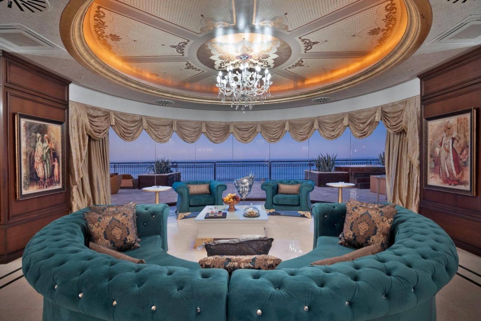 Hotel Cratos Premium Casino &