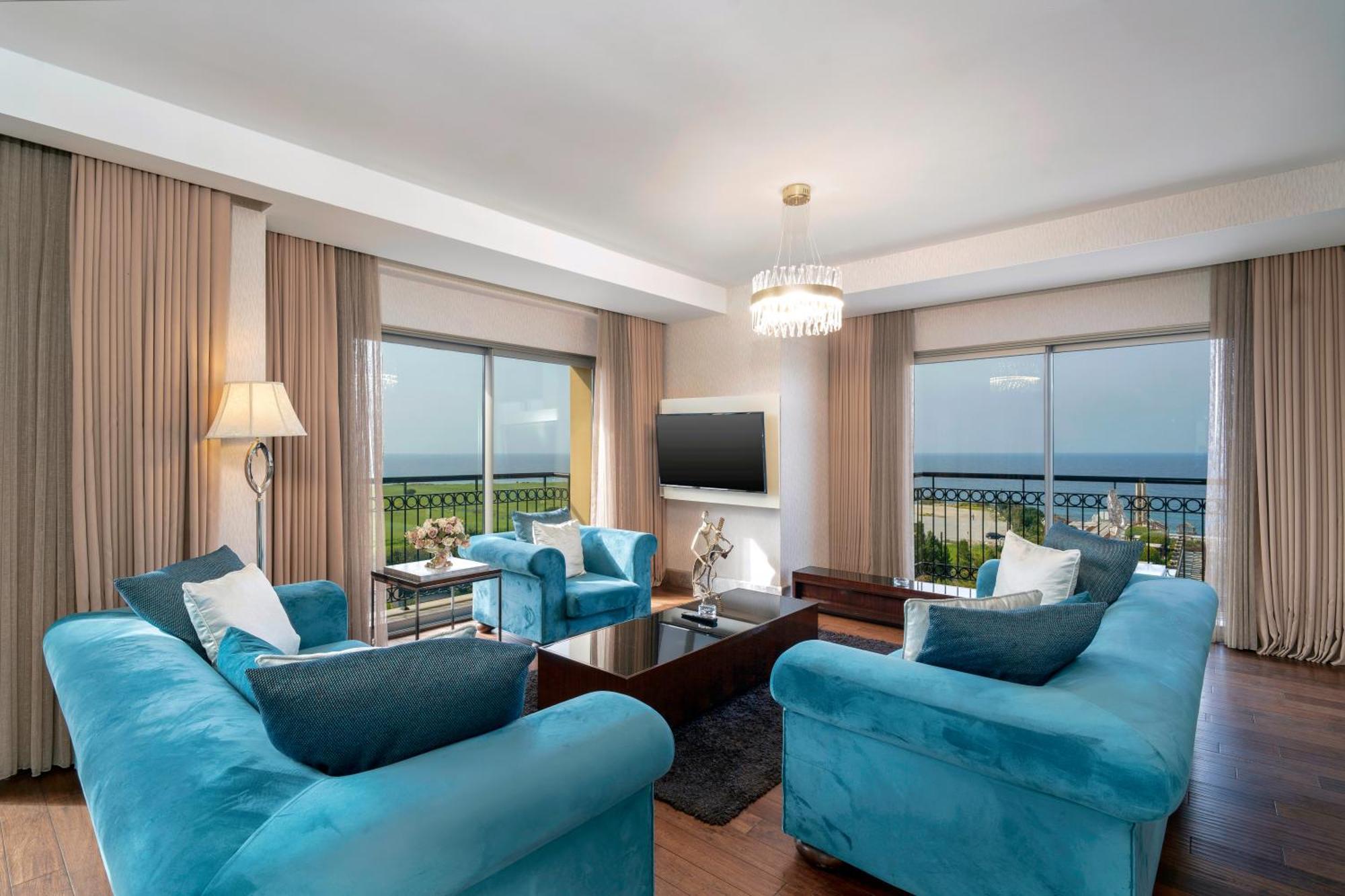 Cratos Premium Casino & 5*