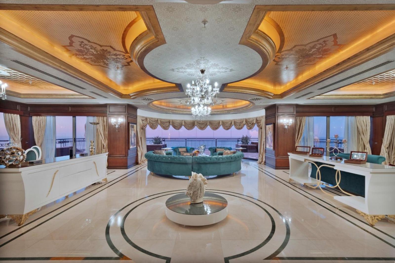Cratos Premium Casino & Kazaphani