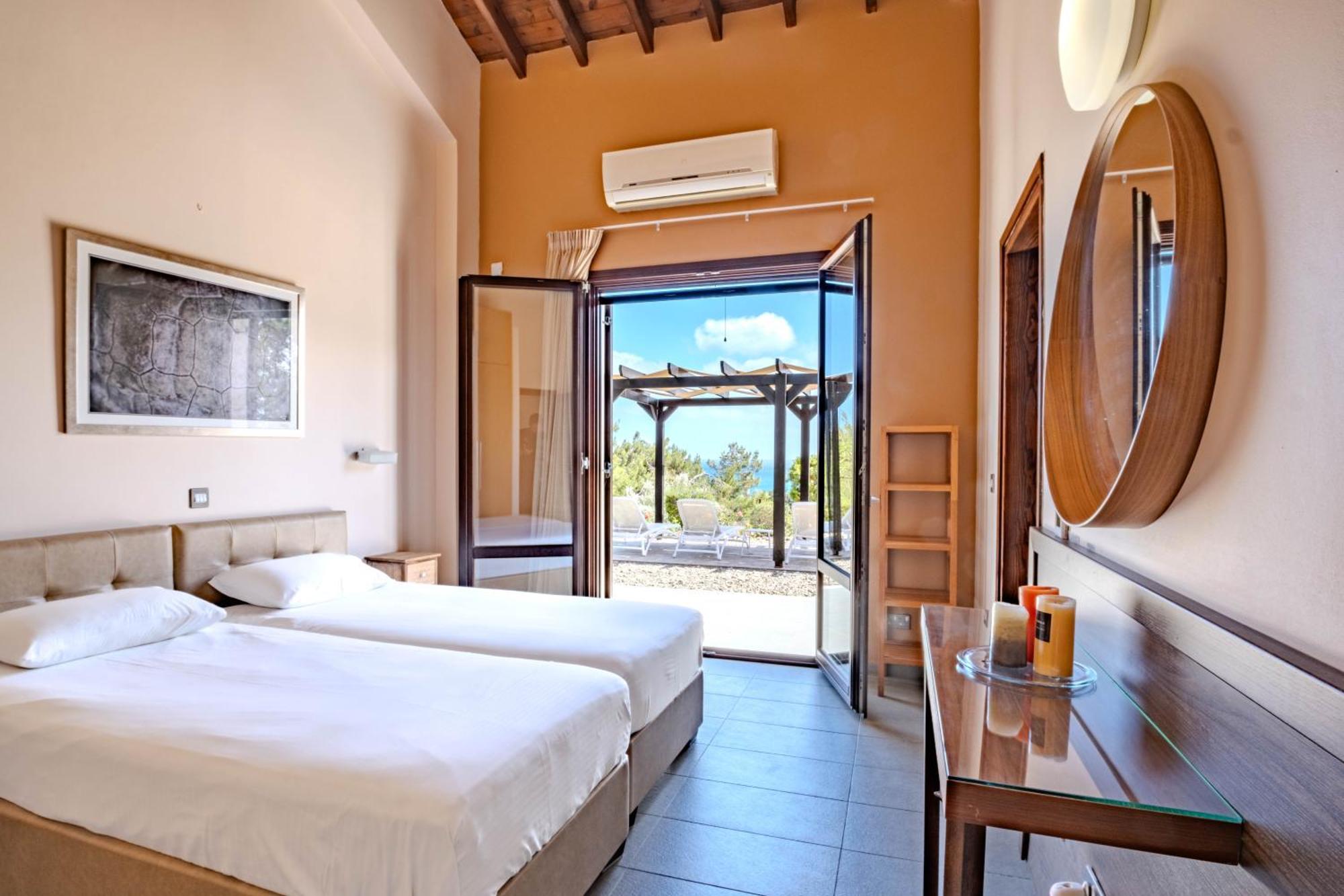 Pine And Olive Seahouse Neo Chorio