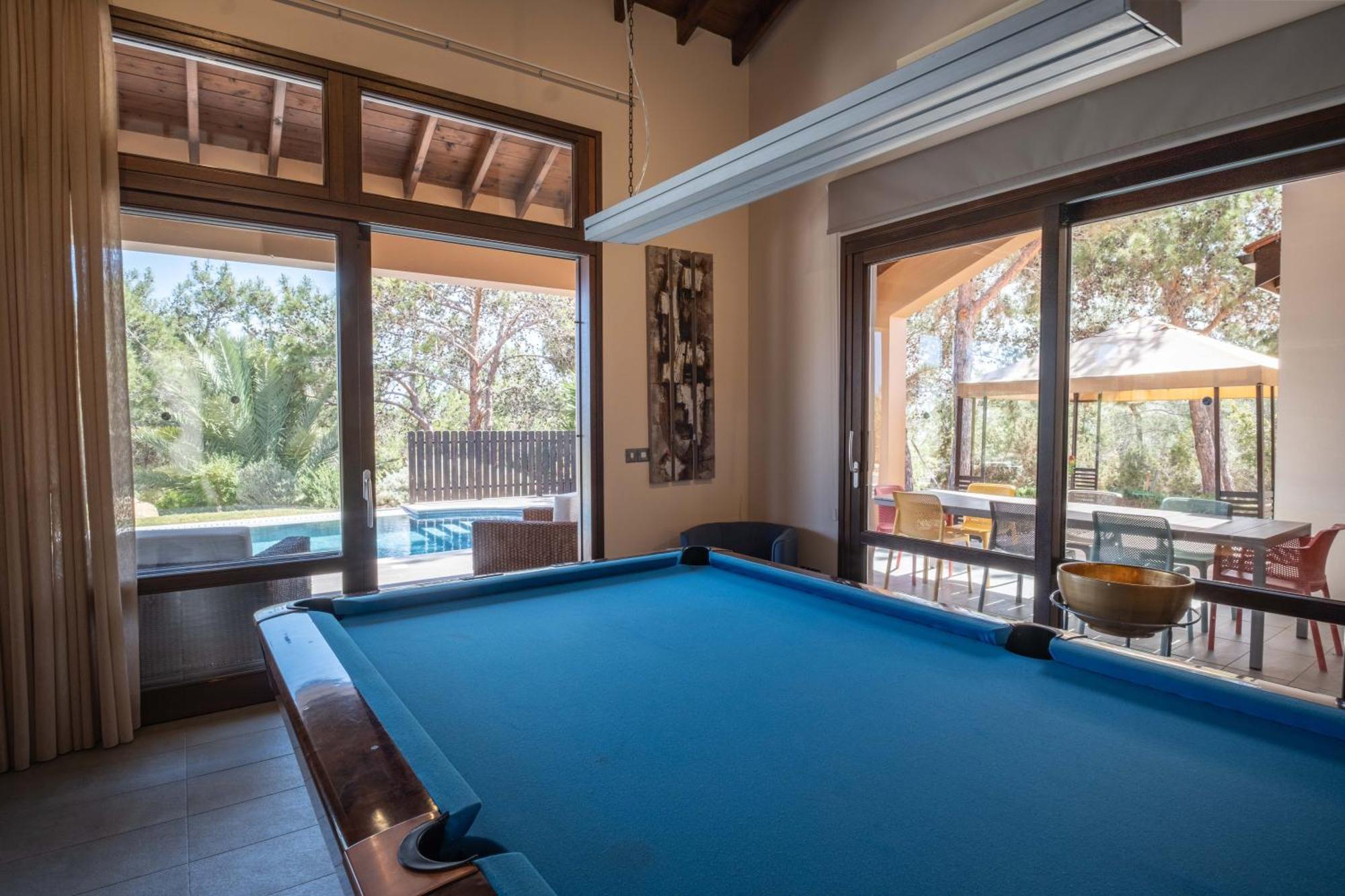 Pine And Olive Seahouse Villa