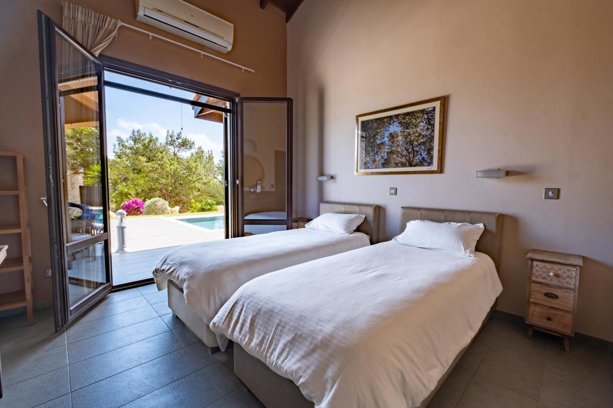 Pine And Olive Seahouse Villa *
