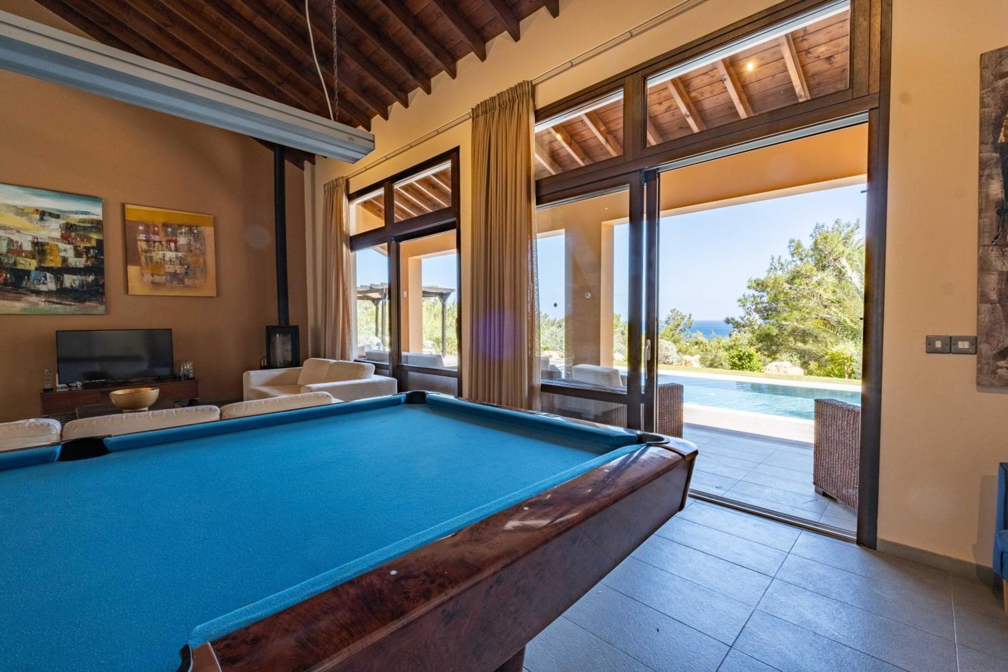 Pine And Olive Seahouse Villa